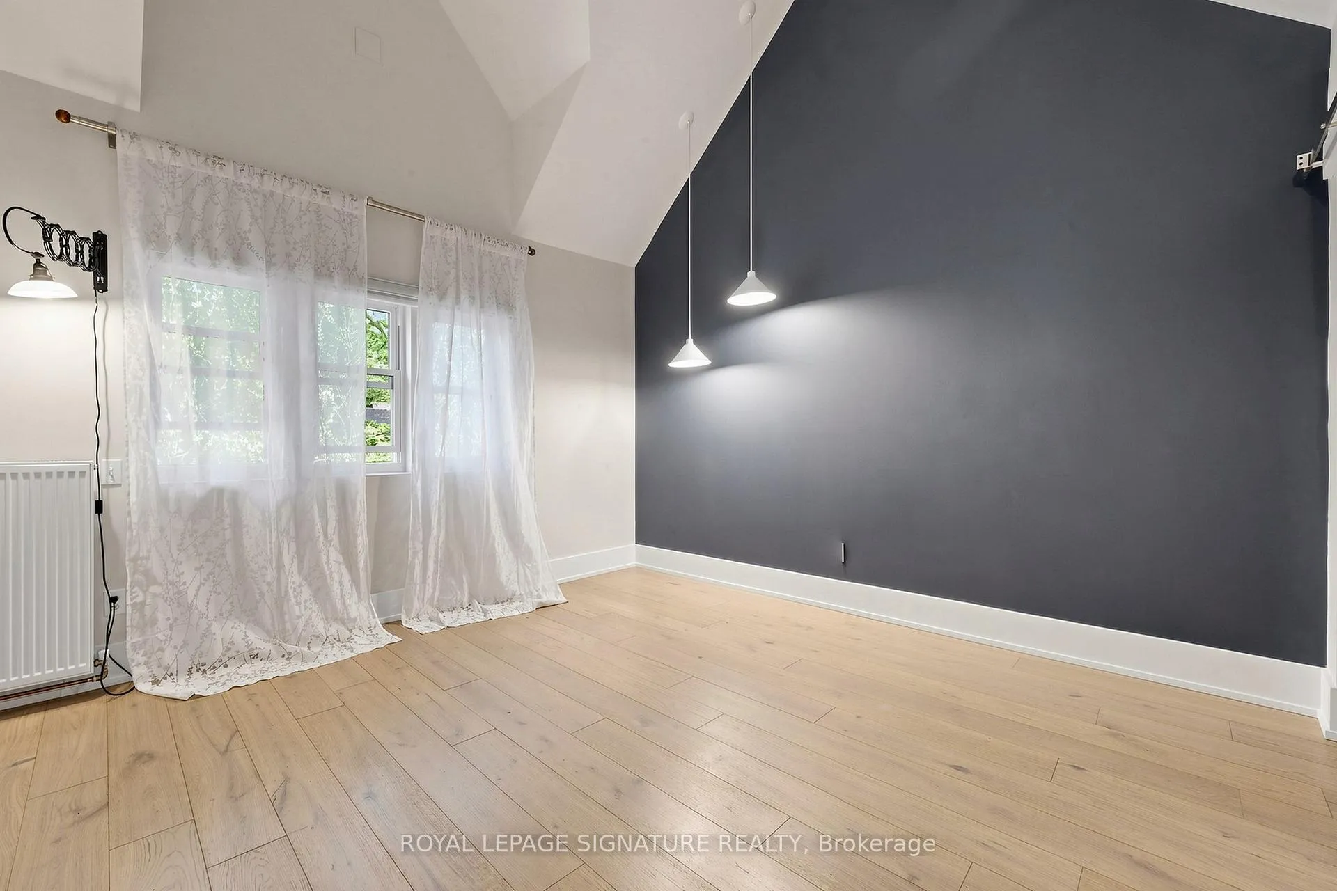 Photo 20 of 57 Spruce Hill Road, Toronto, The Beaches — HOMEH