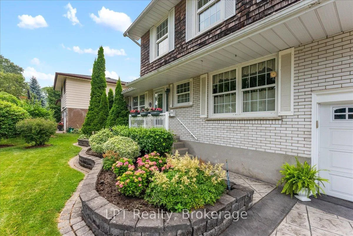 Photo 3 of 173 Switzer Drive, Oshawa, Centennial — HOMEH