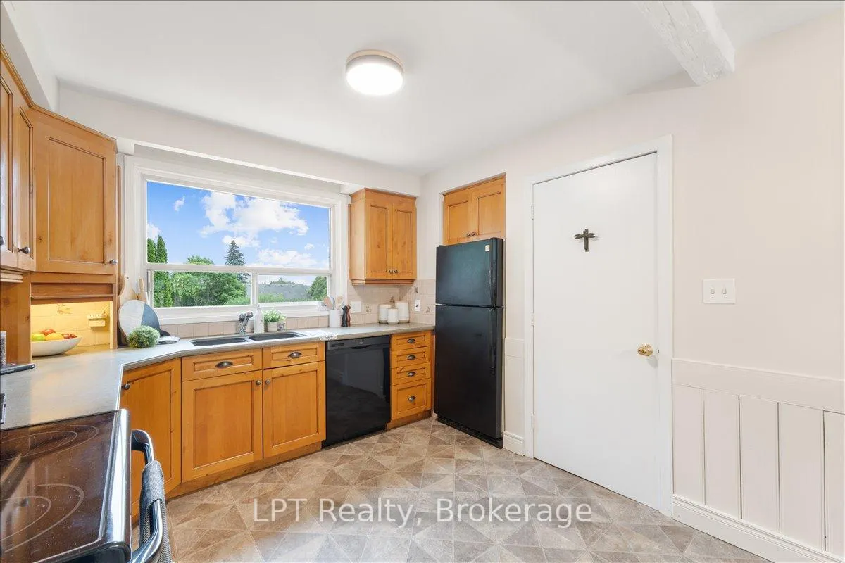 Photo 16 of 173 Switzer Drive, Oshawa, Centennial — HOMEH