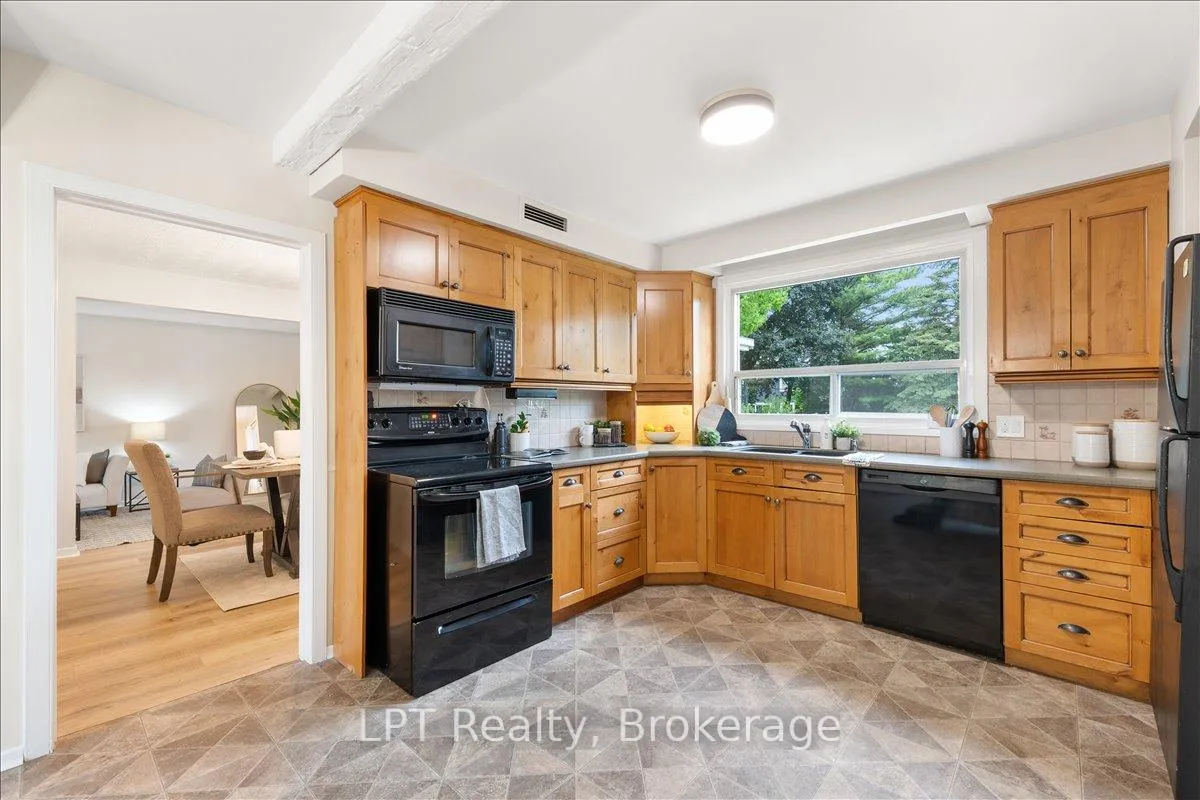 Photo 18 of 173 Switzer Drive, Oshawa, Centennial — HOMEH