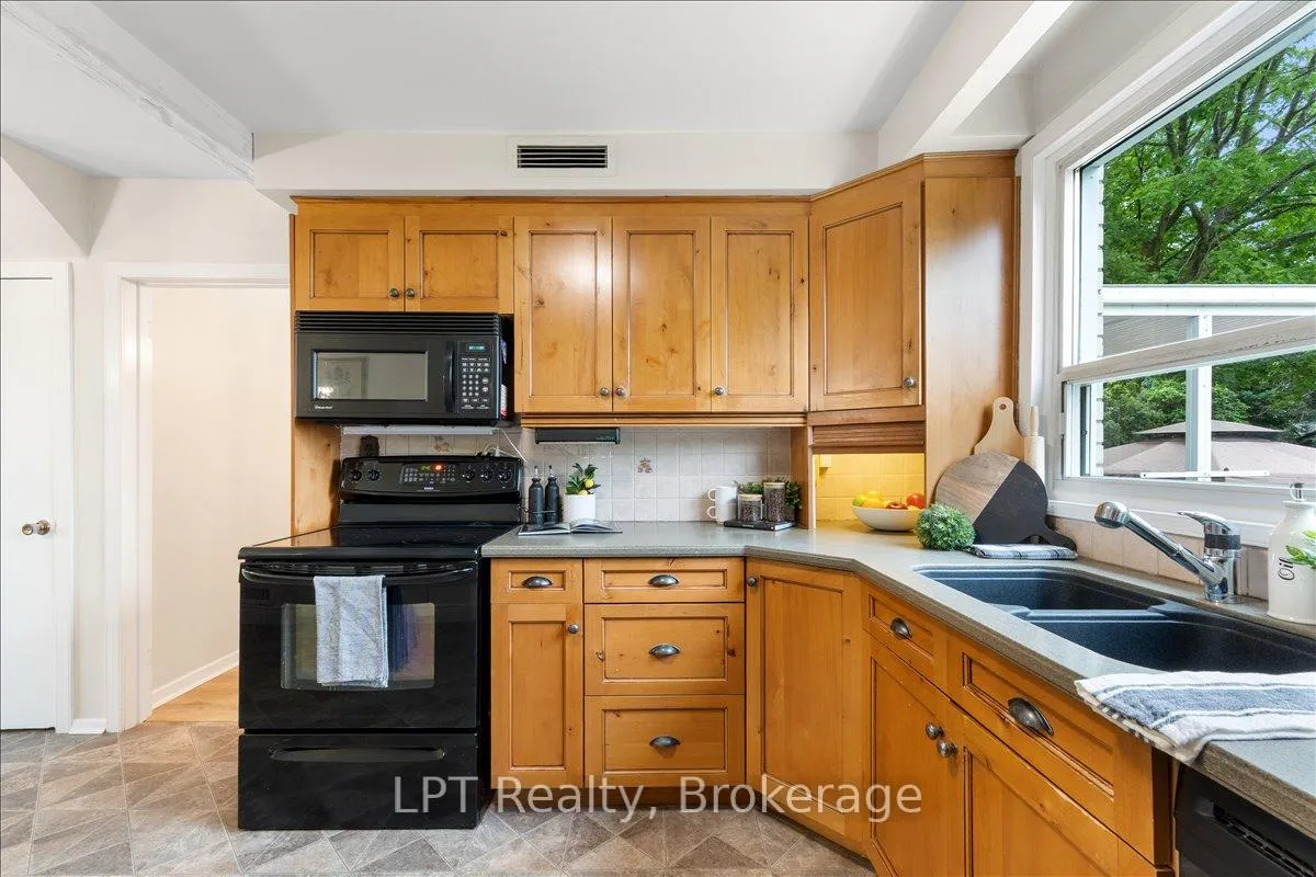 Photo 19 of 173 Switzer Drive, Oshawa, Centennial — HOMEH