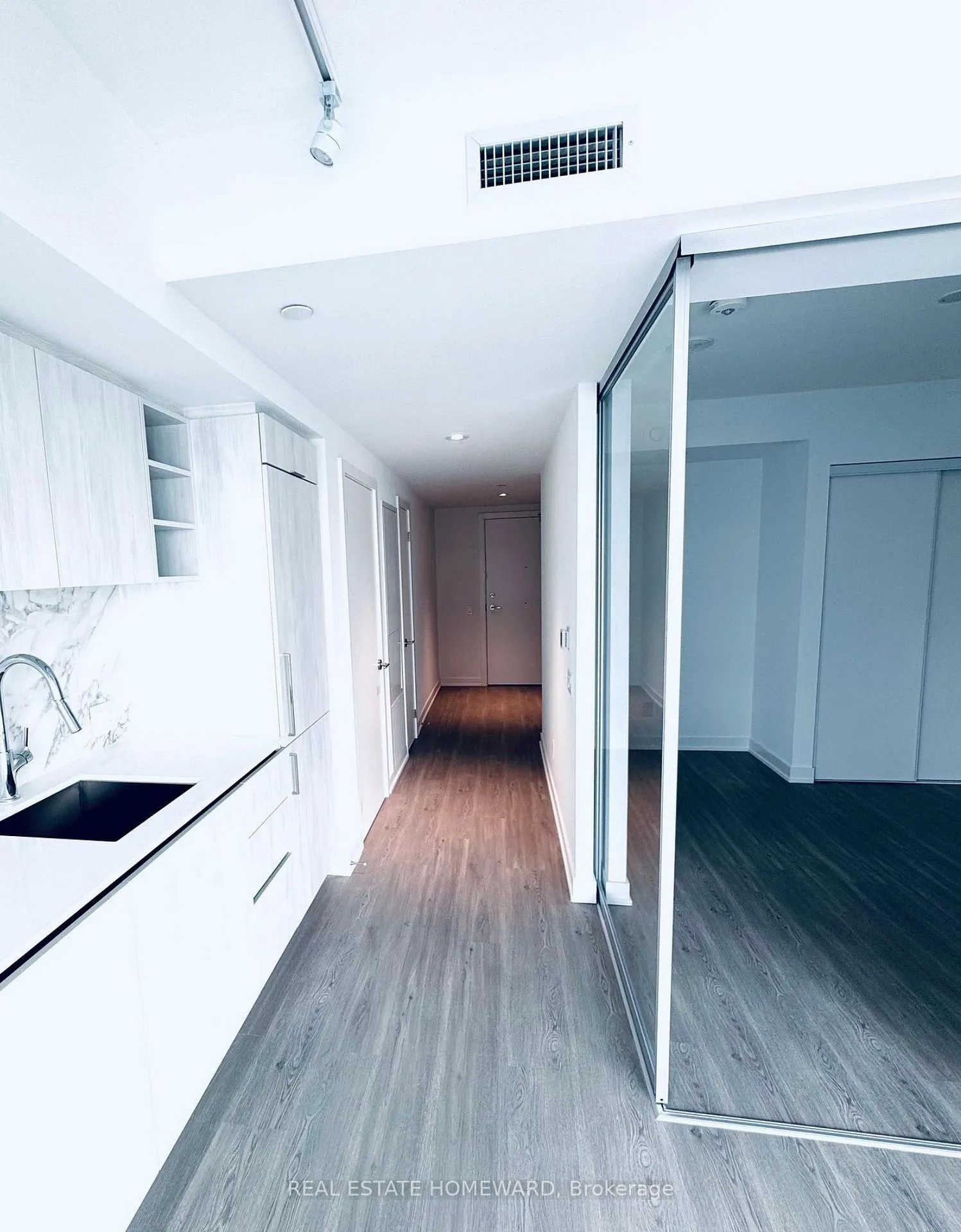 Photo 6 of Unit 4705, 8 Wellesley Street W, Toronto, Bay Street Corridor — HOMEH