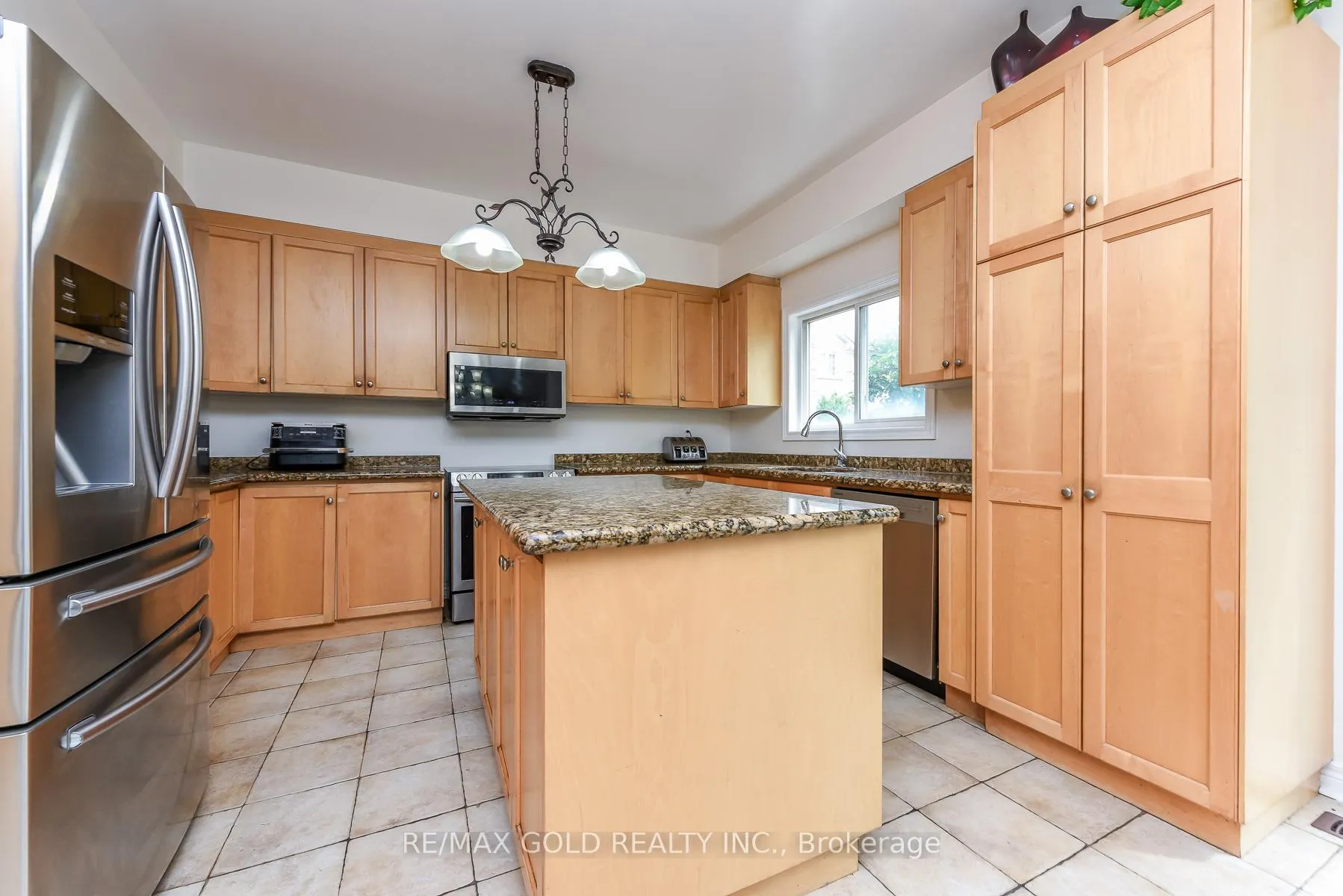 Photo 10 of 71 Gallview Lane, Brampton, Bram East — HOMEH