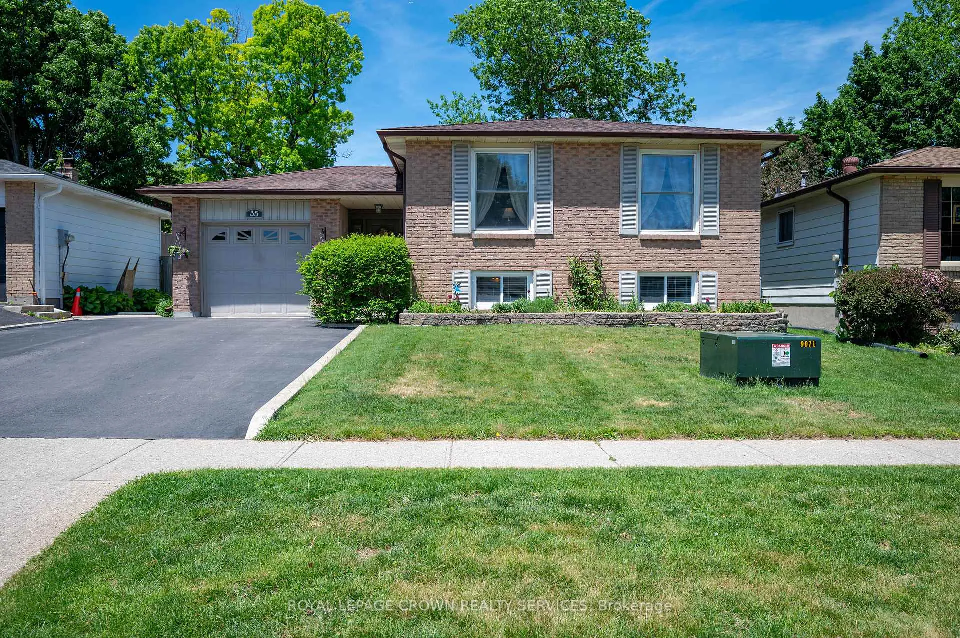 Photo 1 of 35 Barnicke Drive, Cambridge — HOMEH