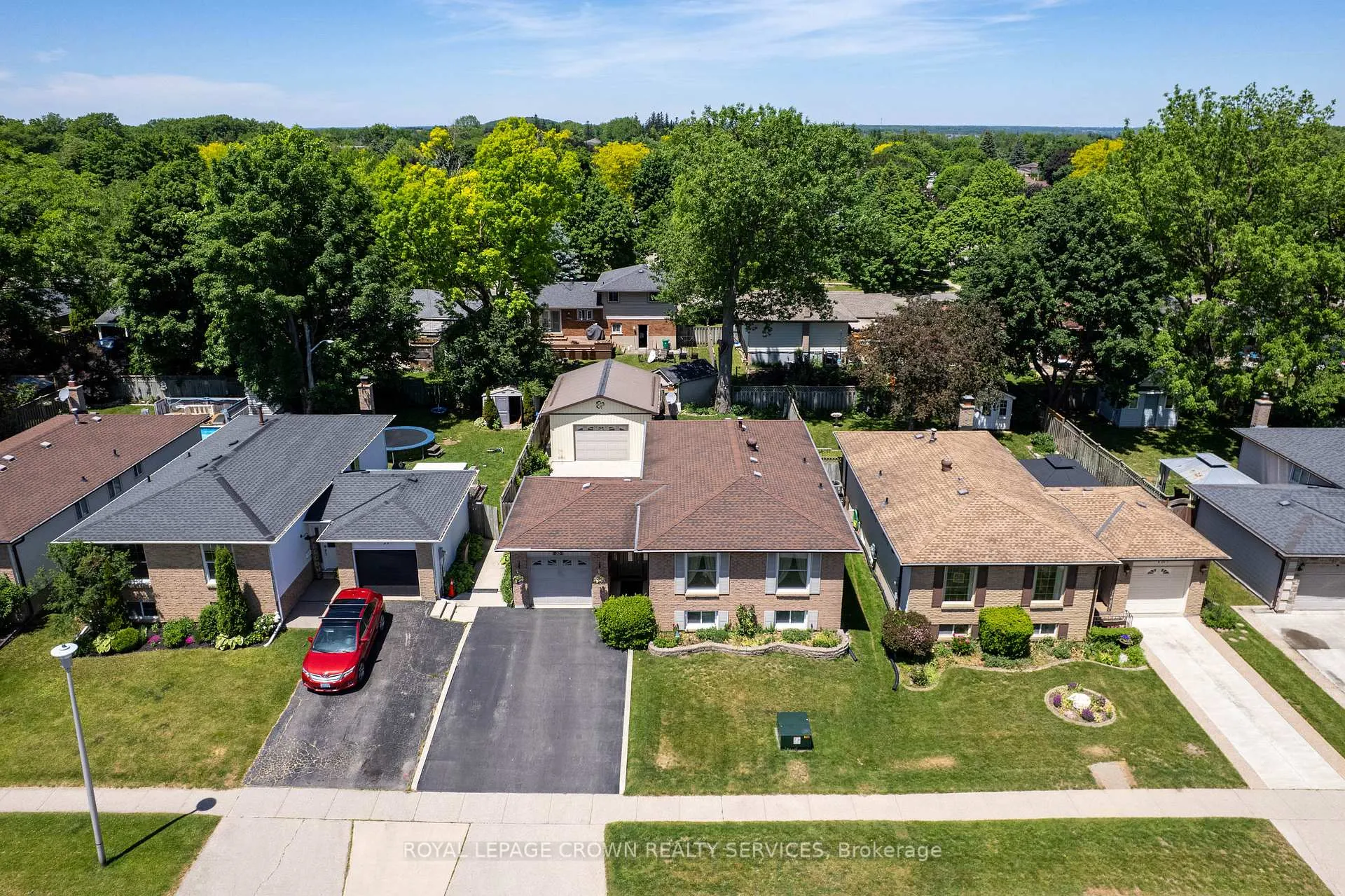 Photo 3 of 35 Barnicke Drive, Cambridge — HOMEH