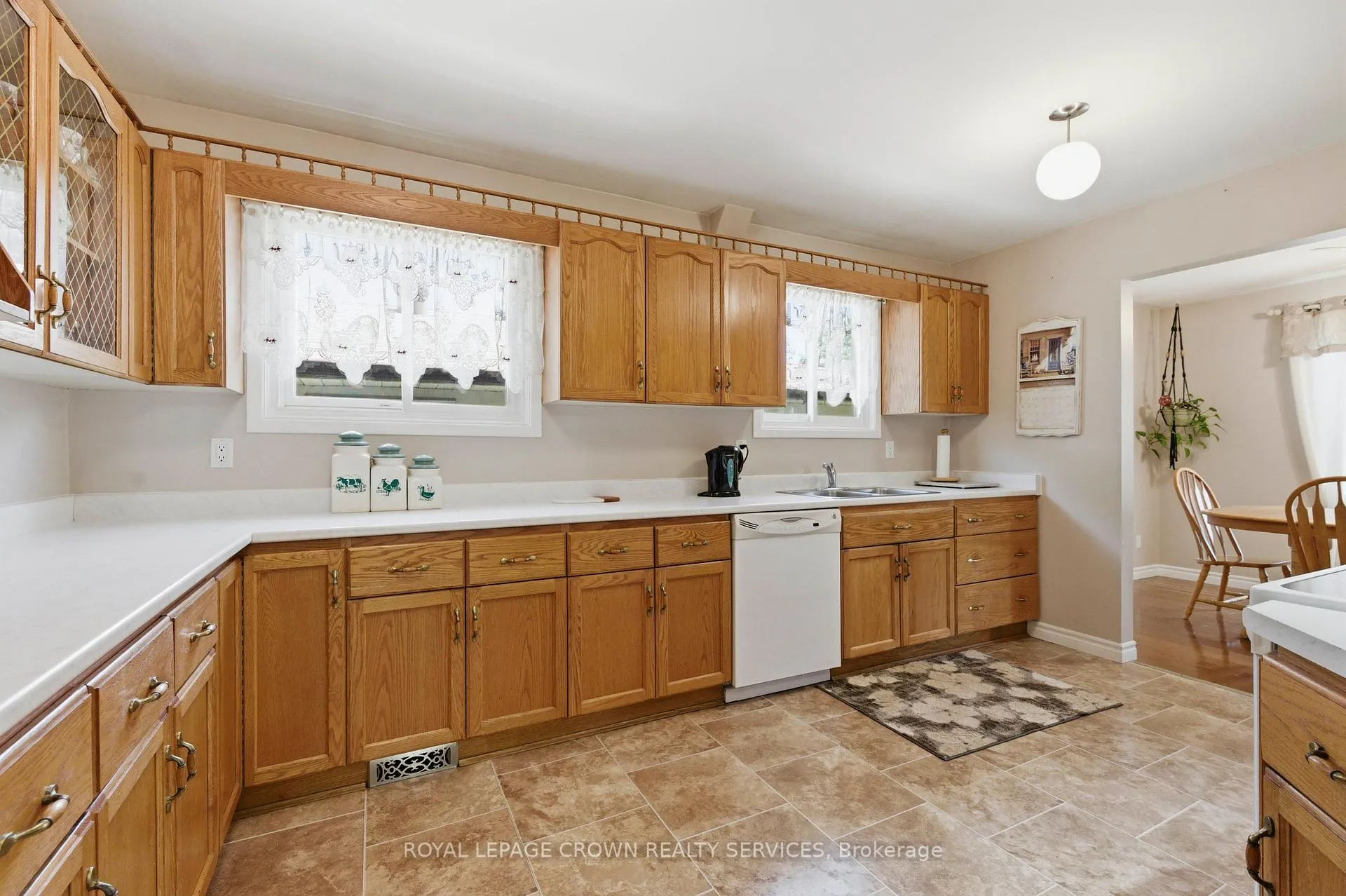 Photo 7 of 35 Barnicke Drive, Cambridge — HOMEH