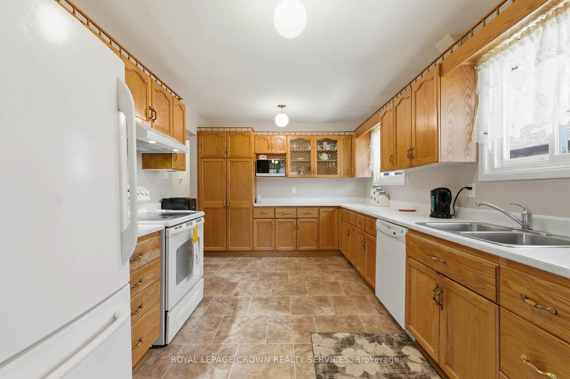 Photo 8 of 35 Barnicke Drive, Cambridge — HOMEH