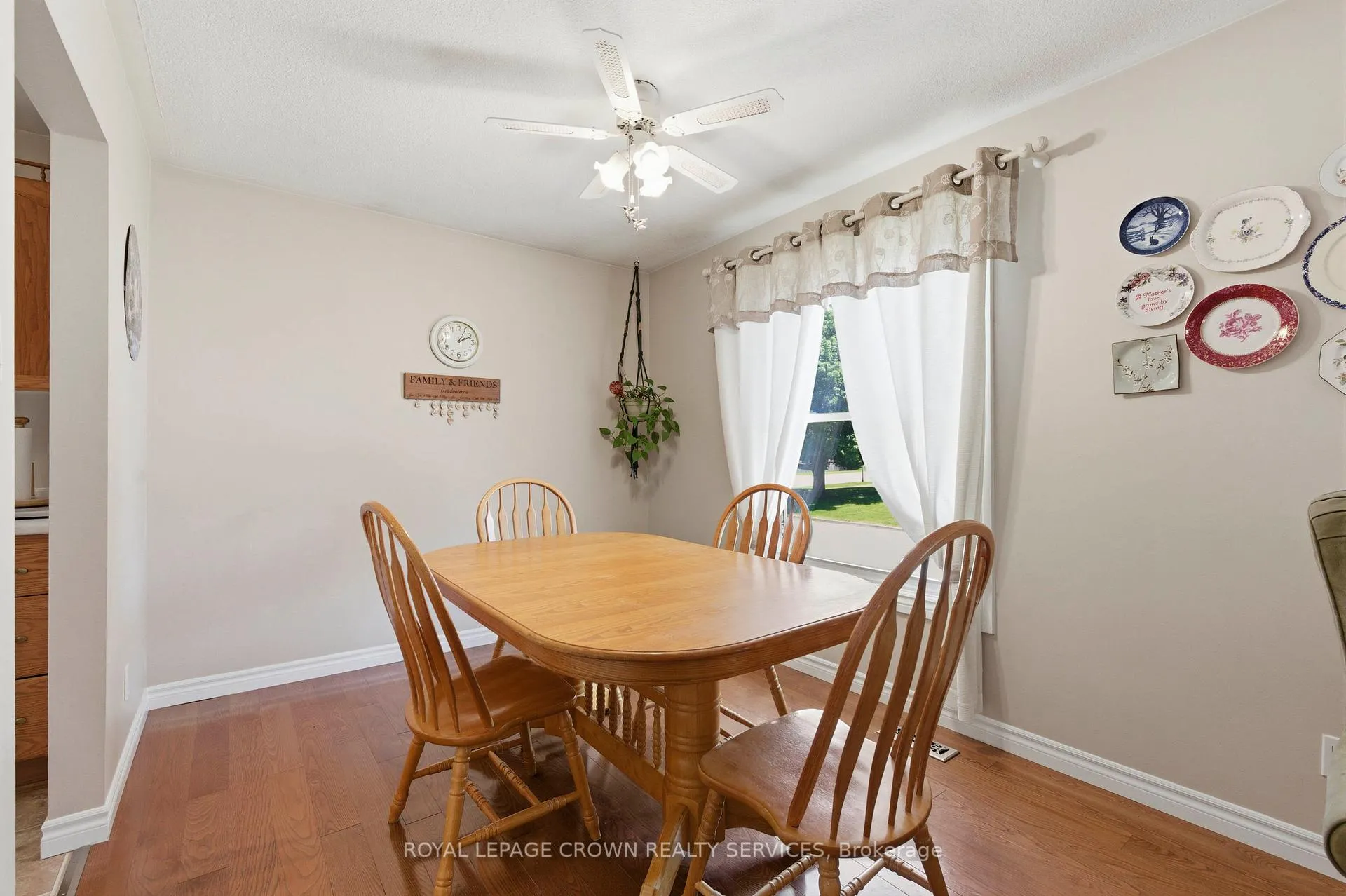 Photo 11 of 35 Barnicke Drive, Cambridge — HOMEH