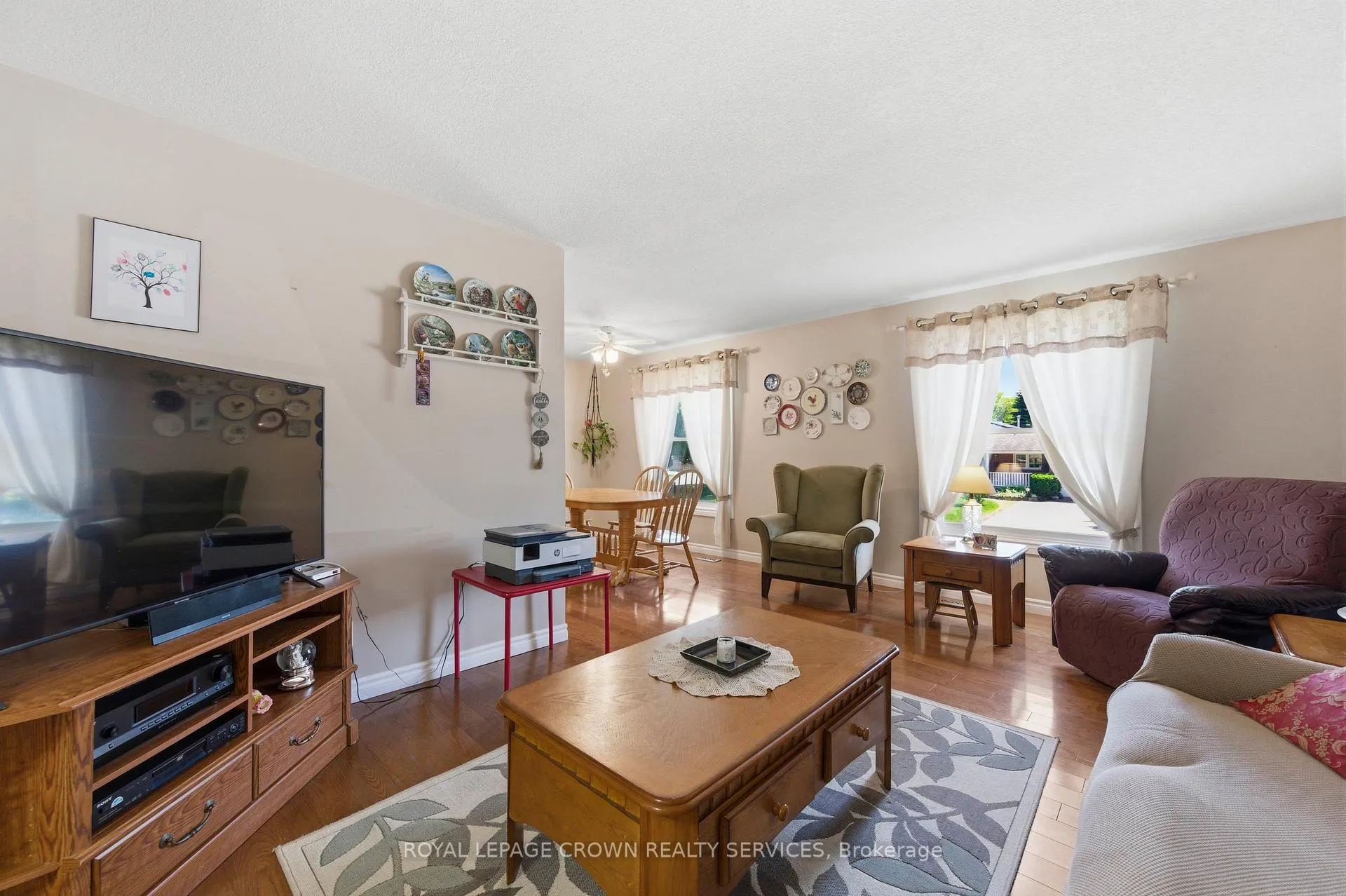 Photo 13 of 35 Barnicke Drive, Cambridge — HOMEH