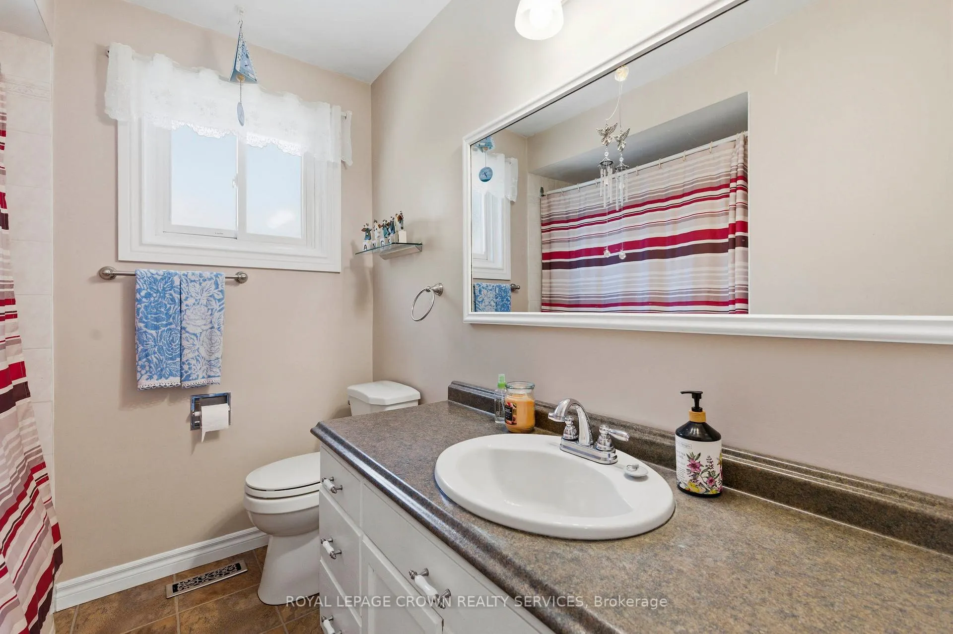 Photo 20 of 35 Barnicke Drive, Cambridge — HOMEH