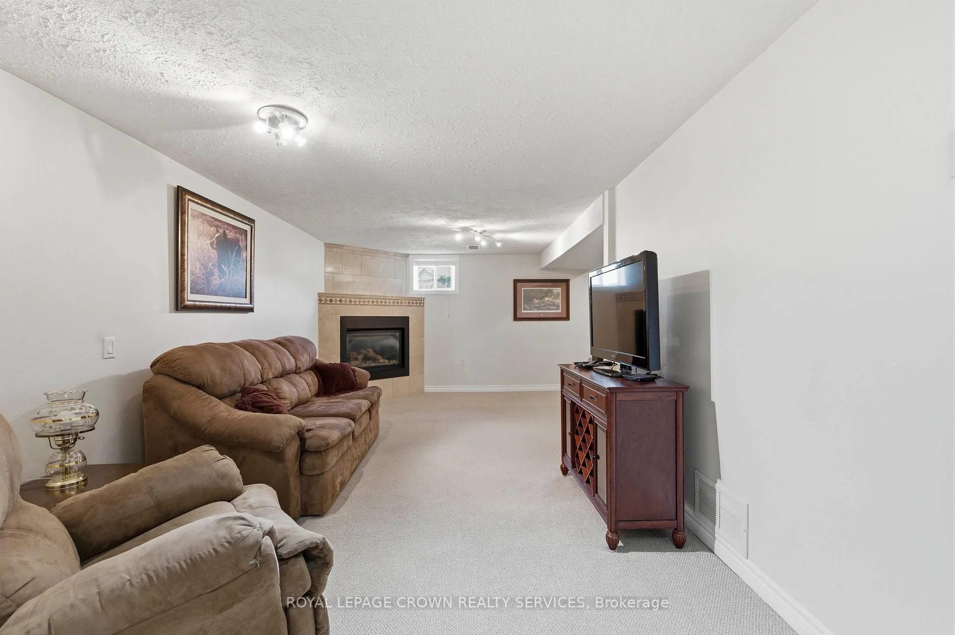 Photo 23 of 35 Barnicke Drive, Cambridge — HOMEH