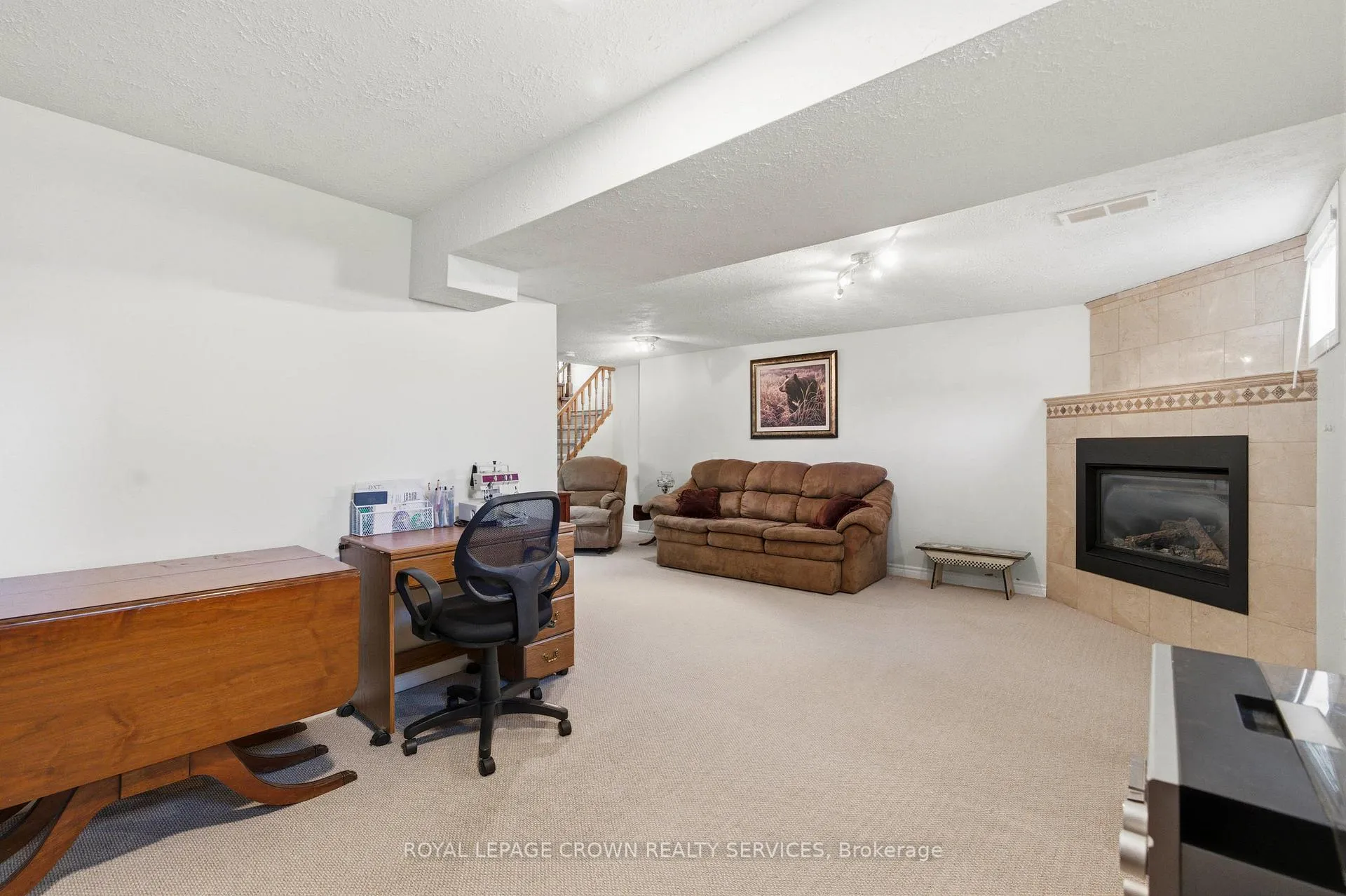 Photo 25 of 35 Barnicke Drive, Cambridge — HOMEH