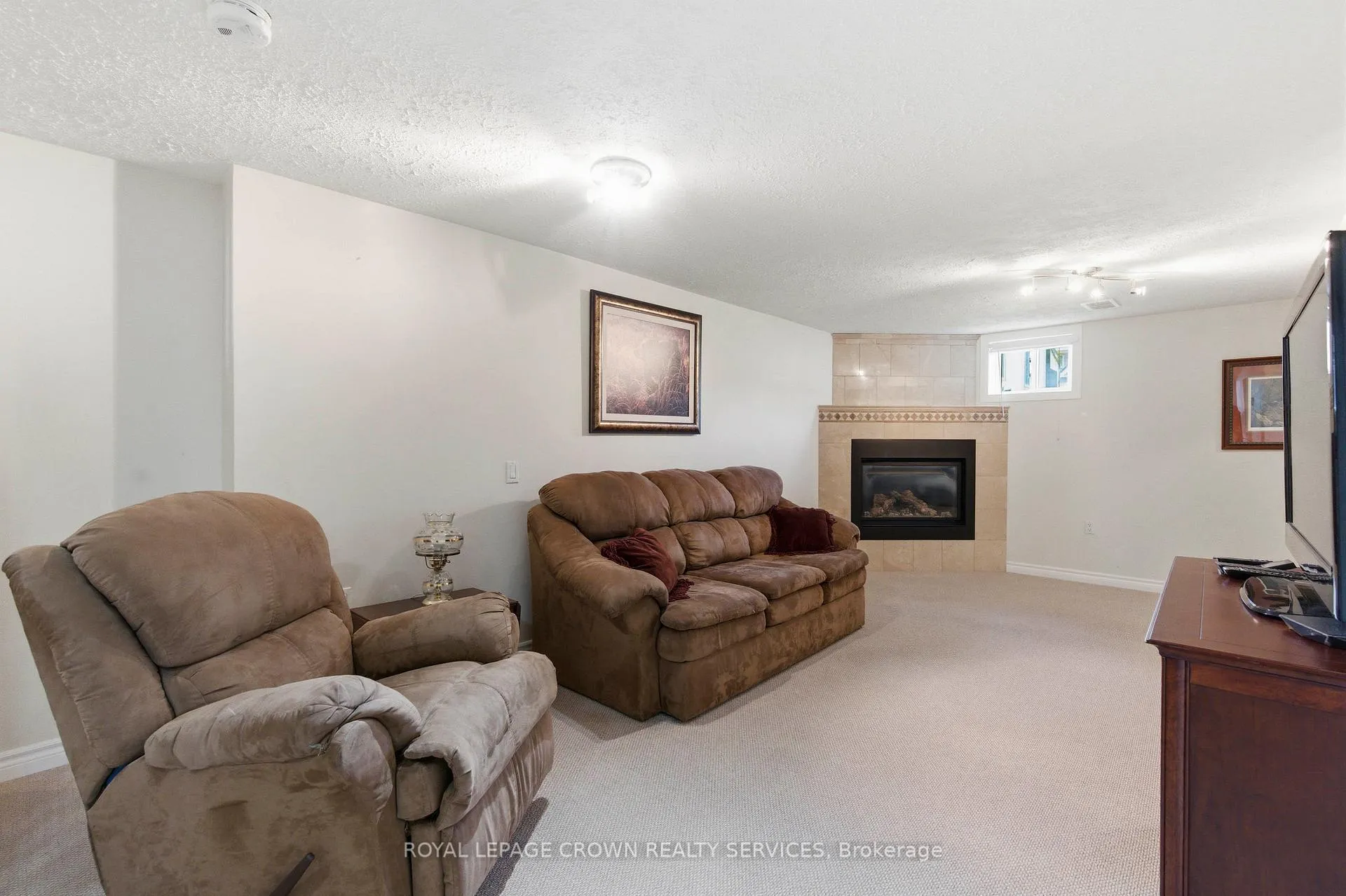 Photo 26 of 35 Barnicke Drive, Cambridge — HOMEH