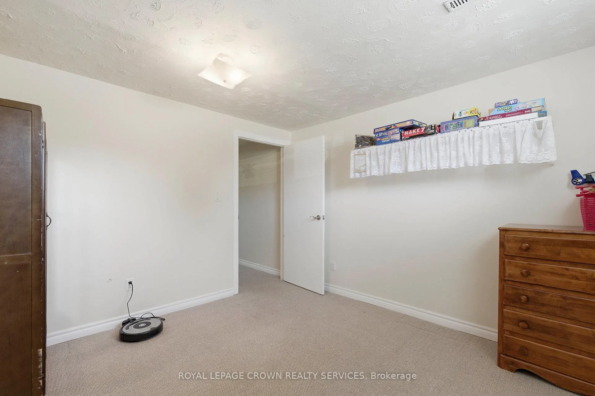 Photo 31 of 35 Barnicke Drive, Cambridge — HOMEH