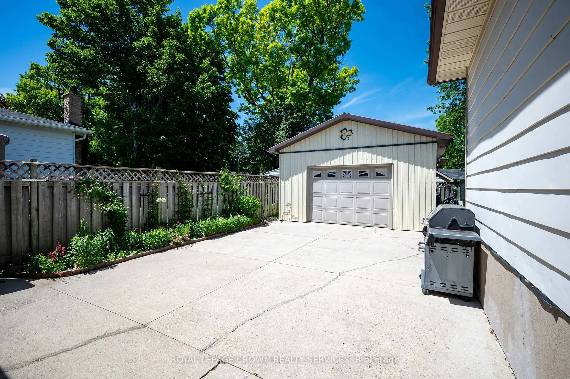 Photo 33 of 35 Barnicke Drive, Cambridge — HOMEH