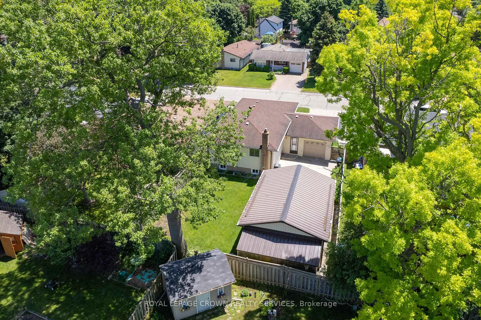 Photo 40 of 35 Barnicke Drive, Cambridge — HOMEH