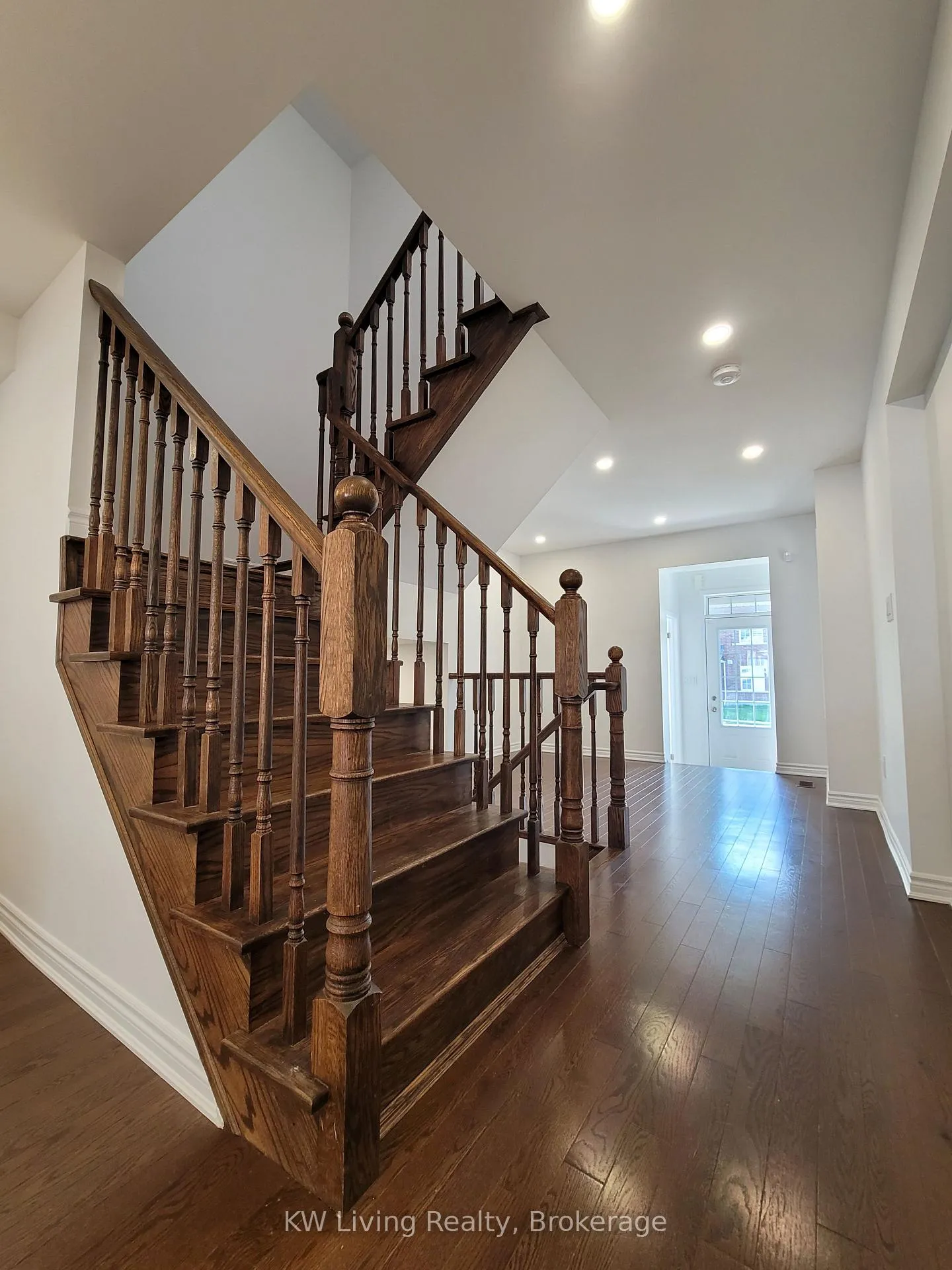 Photo 2 of 116 Coho Drive, Whitby, Lynde Creek — HOMEH