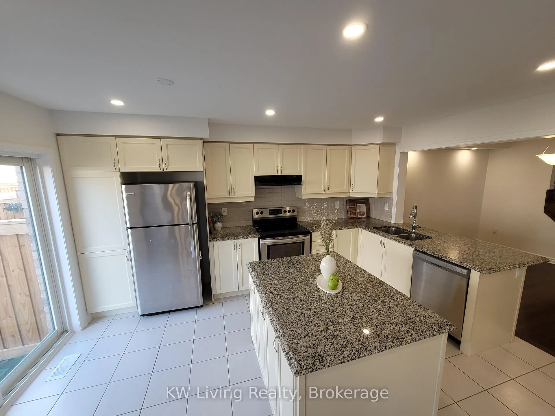 Photo 4 of 116 Coho Drive, Whitby, Lynde Creek — HOMEH