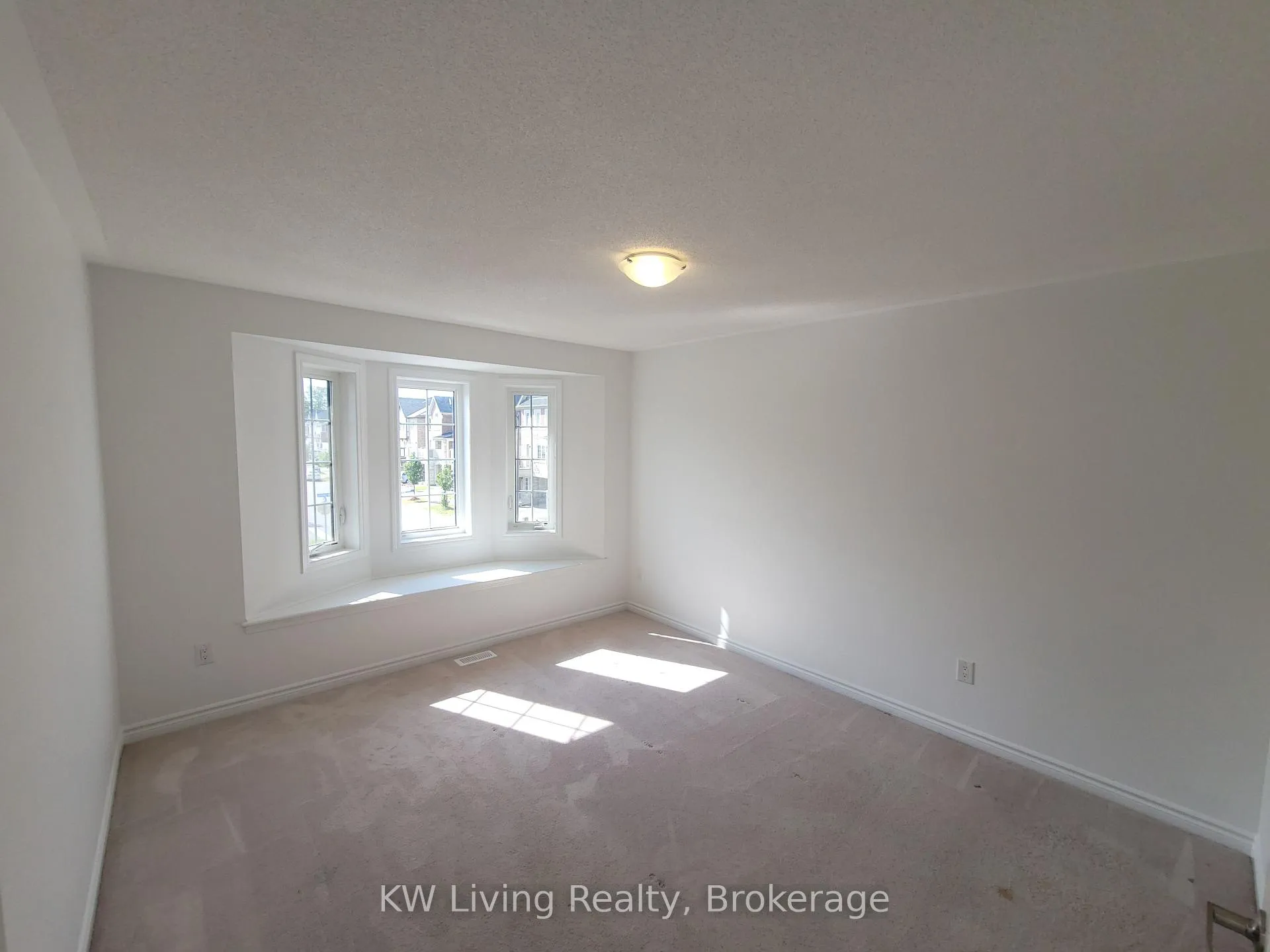 Photo 7 of 116 Coho Drive, Whitby, Lynde Creek — HOMEH
