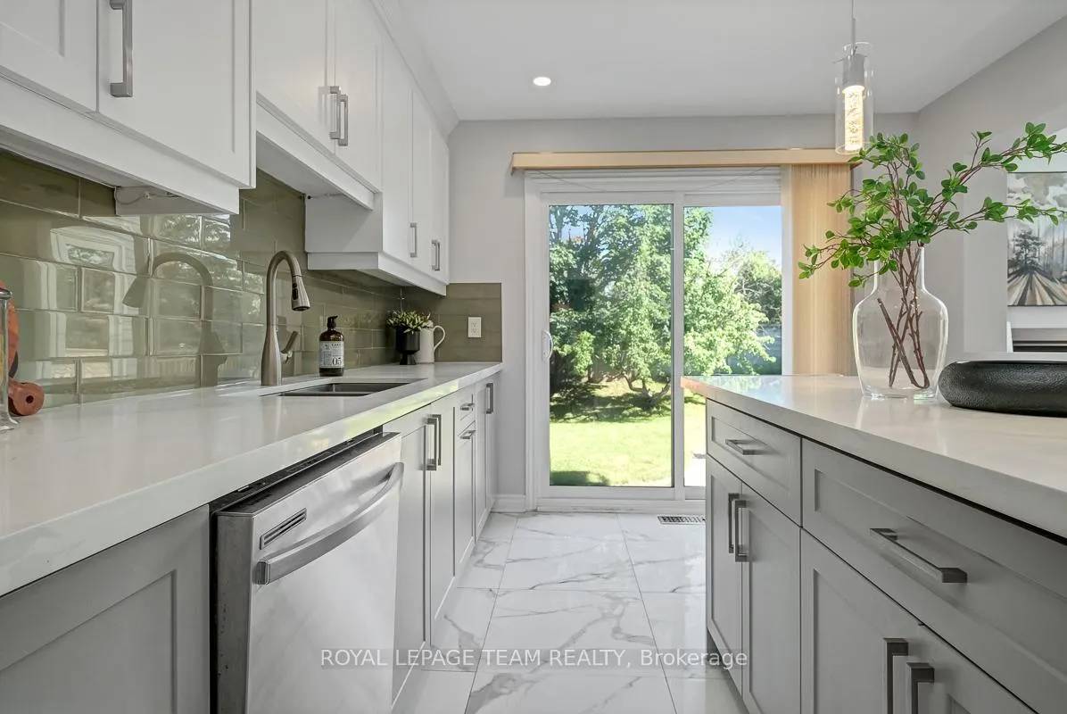 Photo 17 of 91 Dossetter Way, Ottawa, Hunt Club Park — HOMEH