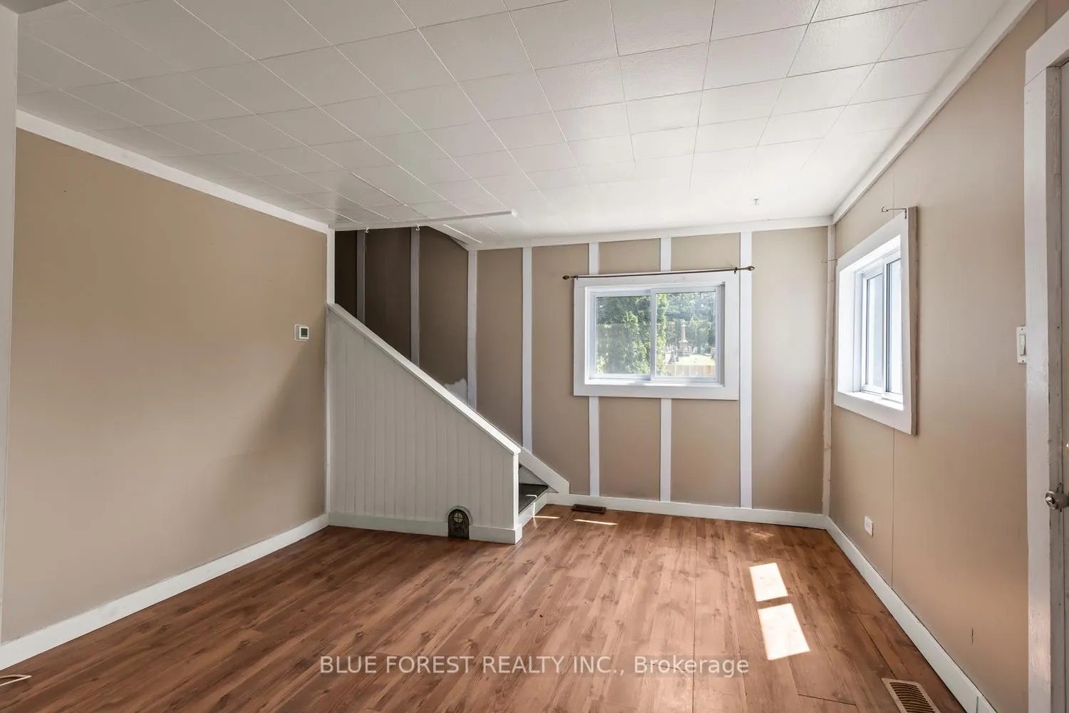 Photo 5 of 10 Henry Street, St. Thomas — HOMEH
