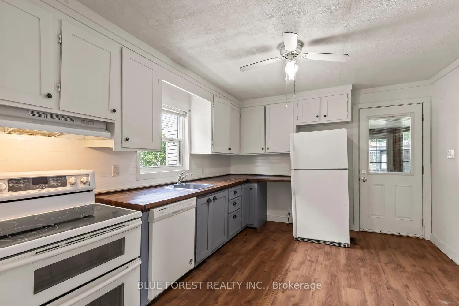 Photo 9 of 10 Henry Street, St. Thomas — HOMEH
