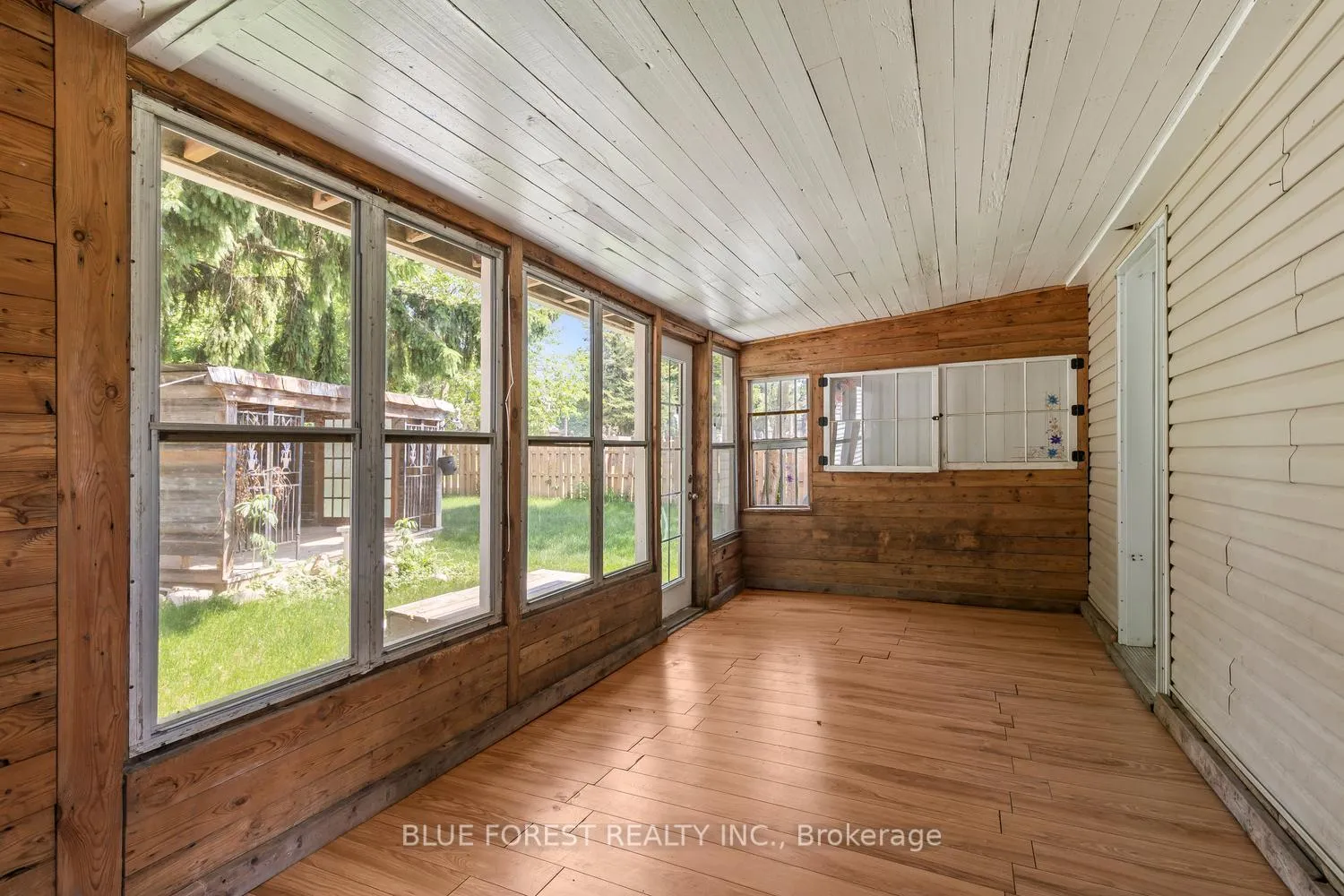 Photo 18 of 10 Henry Street, St. Thomas — HOMEH