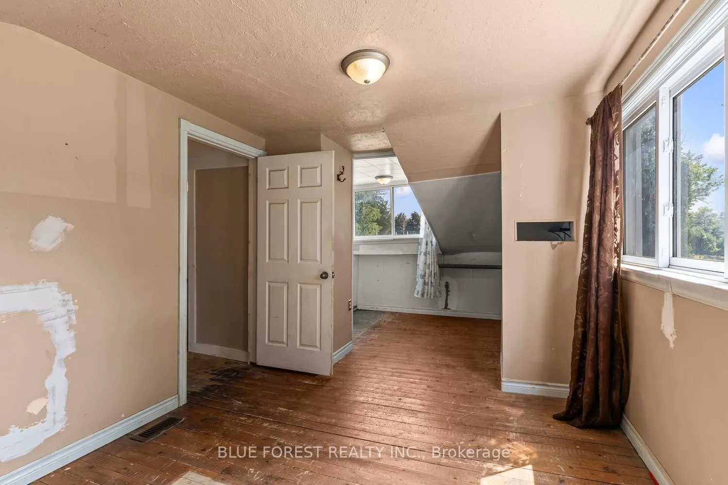 Photo 20 of 10 Henry Street, St. Thomas — HOMEH