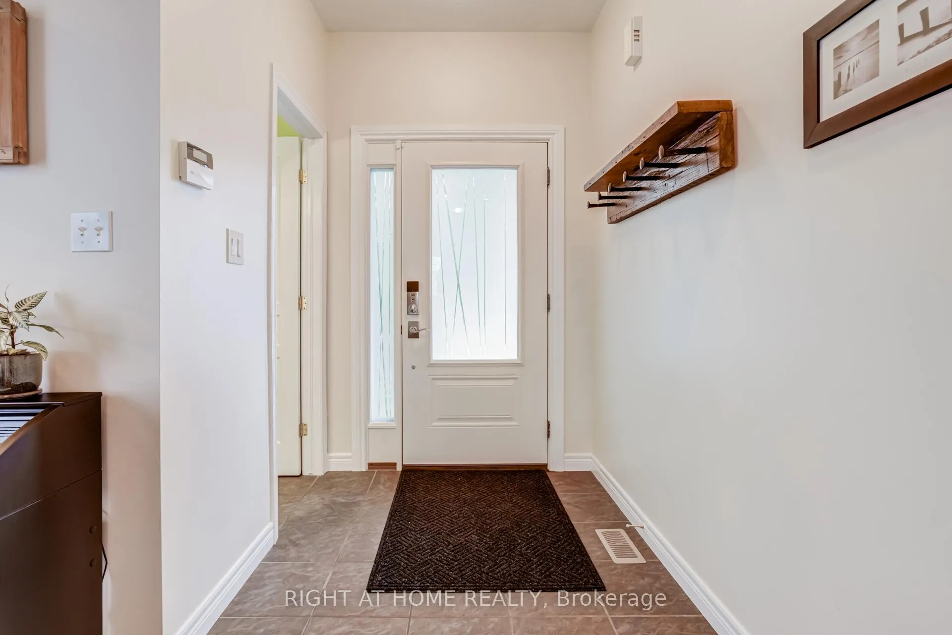 Photo 4 of 2334 Norland Drive, Burlington, Orchard — HOMEH