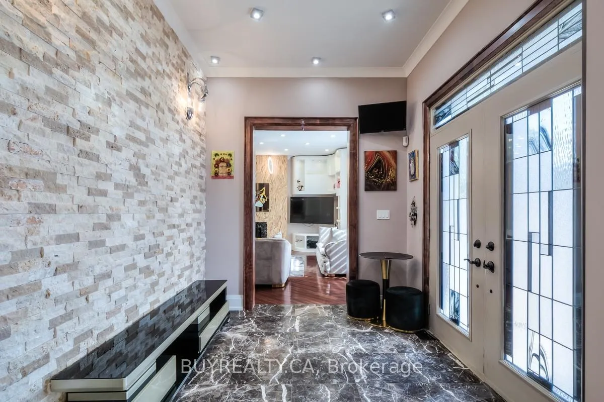 Photo 1 of 2530 King Road, King, King City — HOMEH
