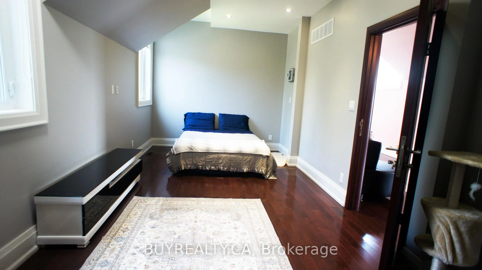 Photo 25 of 2530 King Road, King, King City — HOMEH