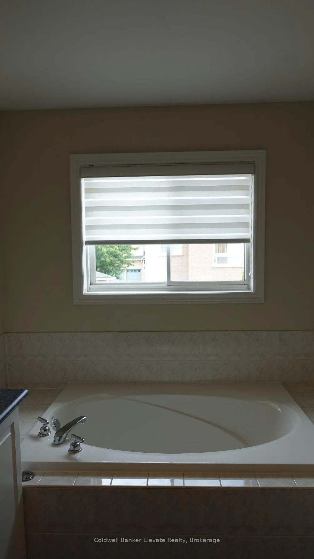 Photo 8 of 20 Goldnugget Road, Brampton, Bram West — HOMEH