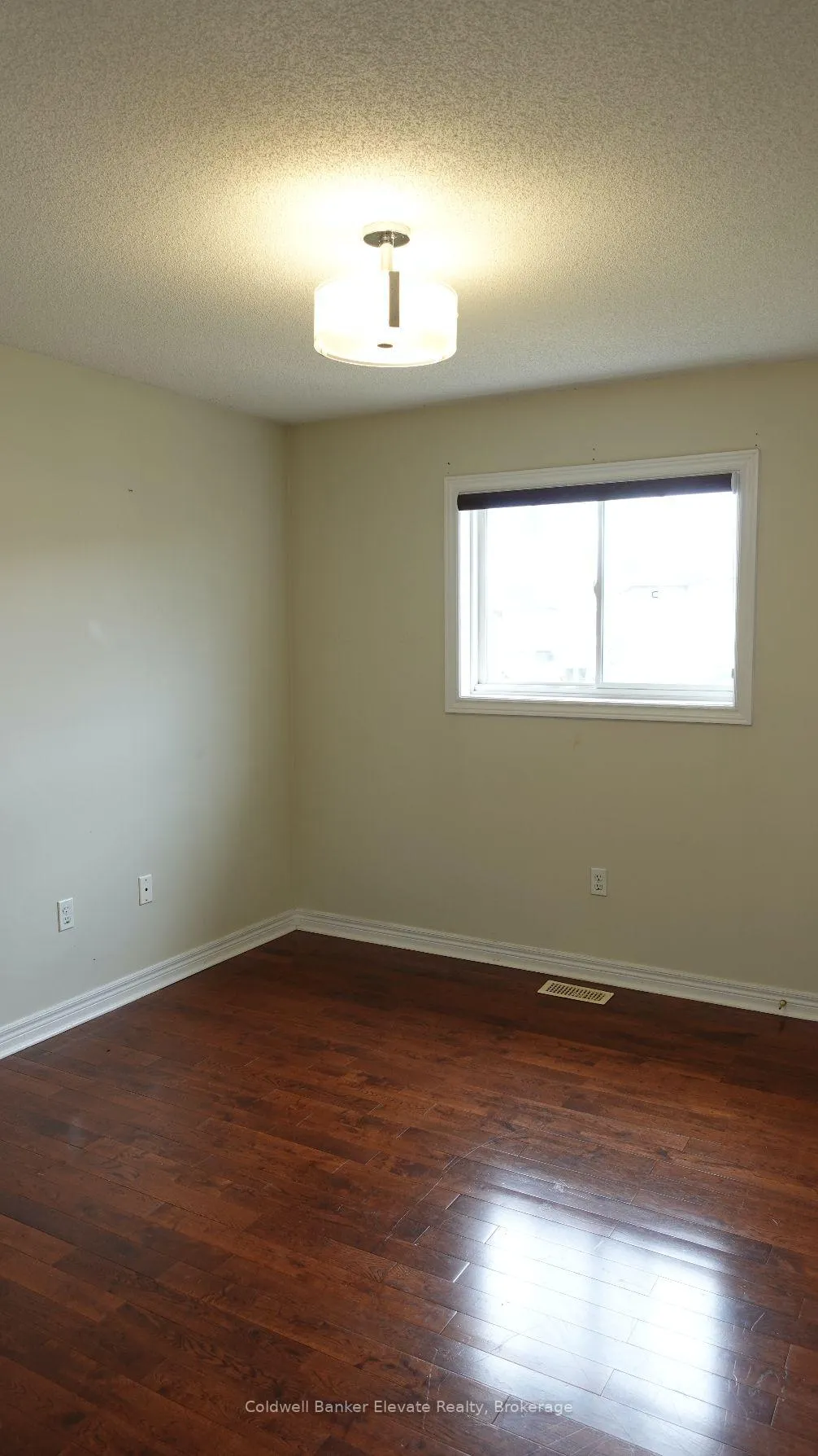 Photo 9 of 20 Goldnugget Road, Brampton, Bram West — HOMEH
