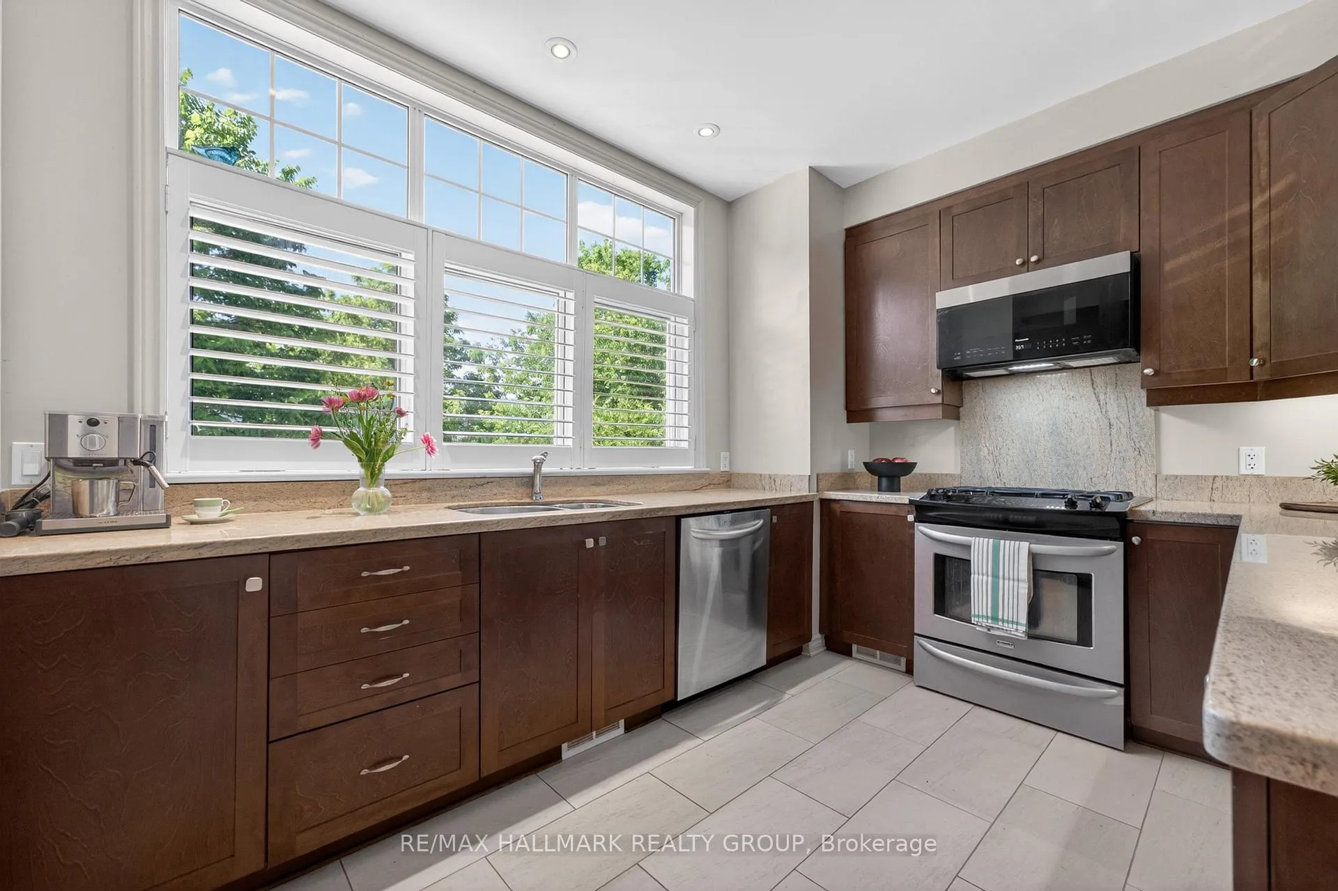 Photo 4 of 320 Iona Street, Ottawa, Westboro/Hampton Park — HOMEH