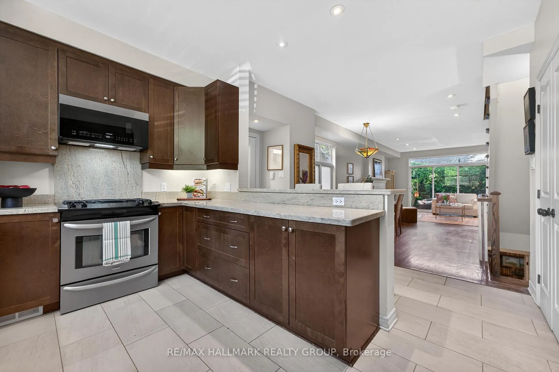 Photo 5 of 320 Iona Street, Ottawa, Westboro/Hampton Park — HOMEH