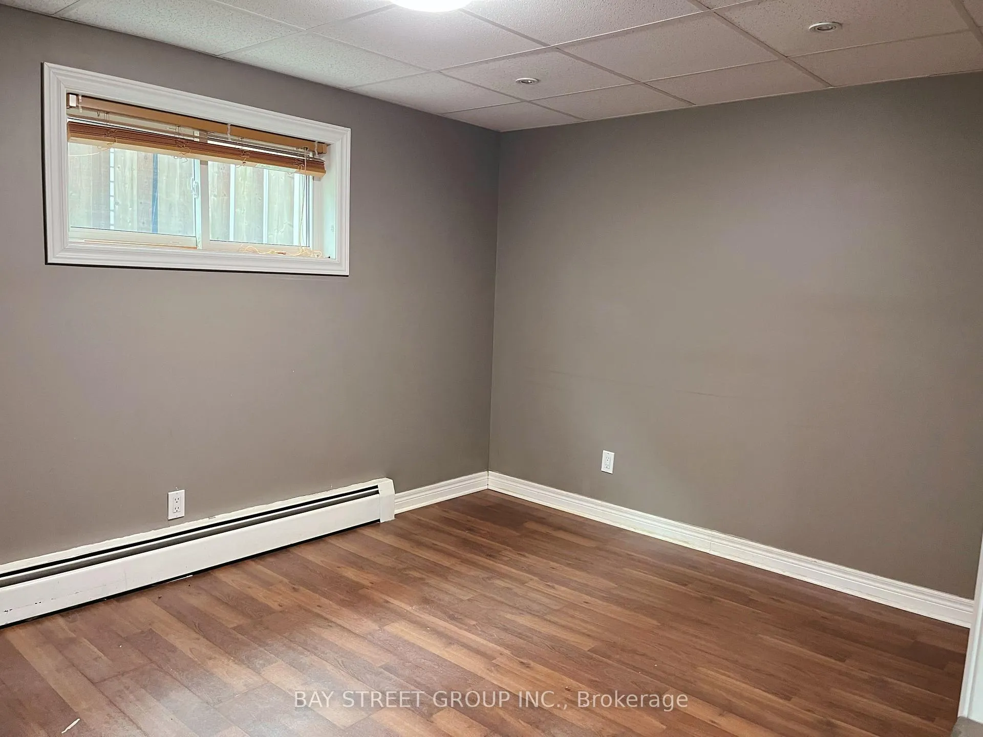 Photo 2 of Unit Lower, 106 St Davids Road, St. Catharines, Burleigh Hill — HOMEH