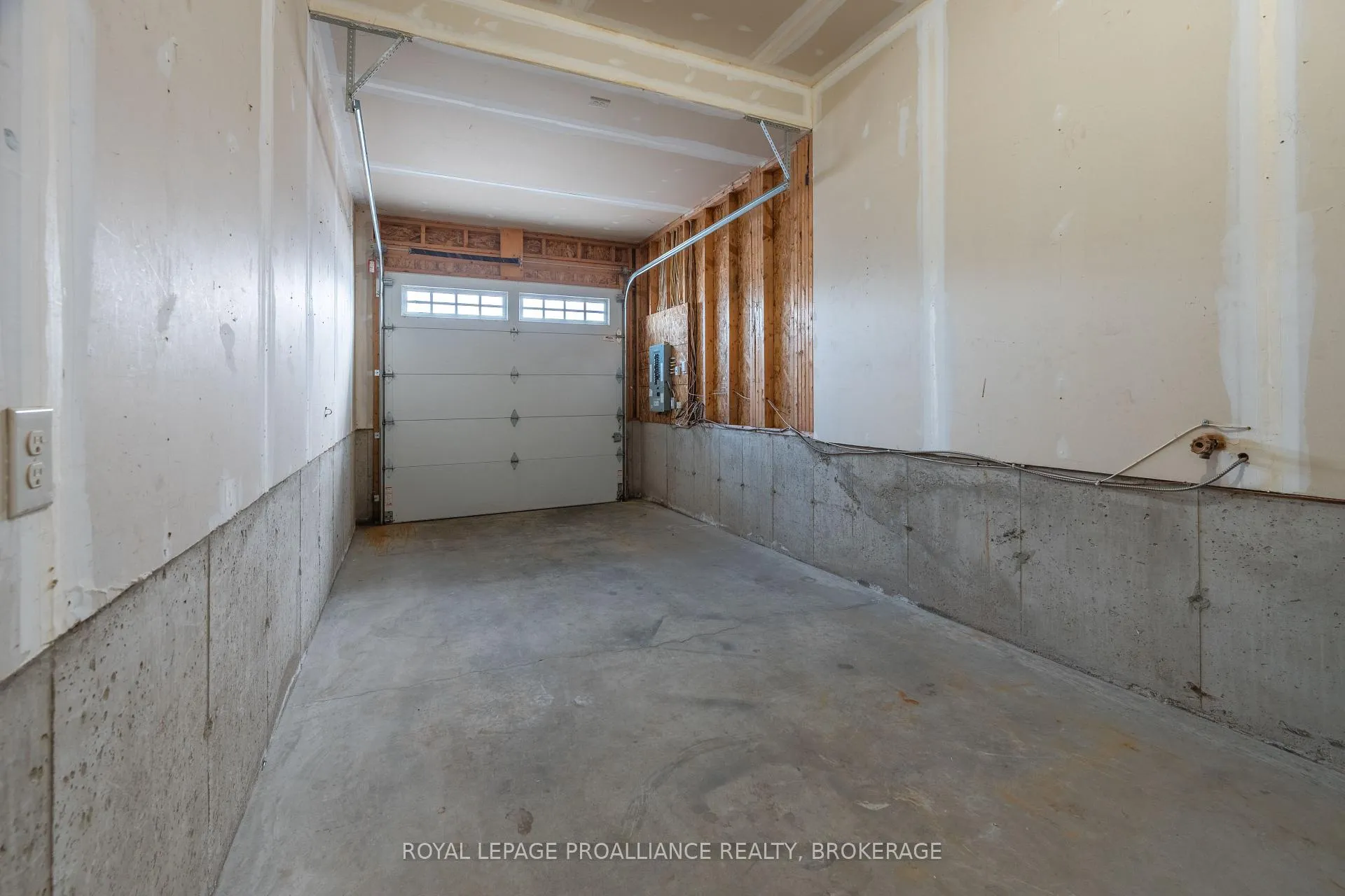 Photo 8 of 953 Blossom Street, Kingston, City Northwest — HOMEH