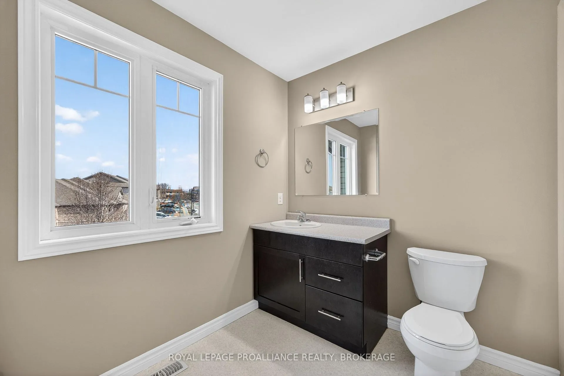 Photo 32 of 953 Blossom Street, Kingston, City Northwest — HOMEH
