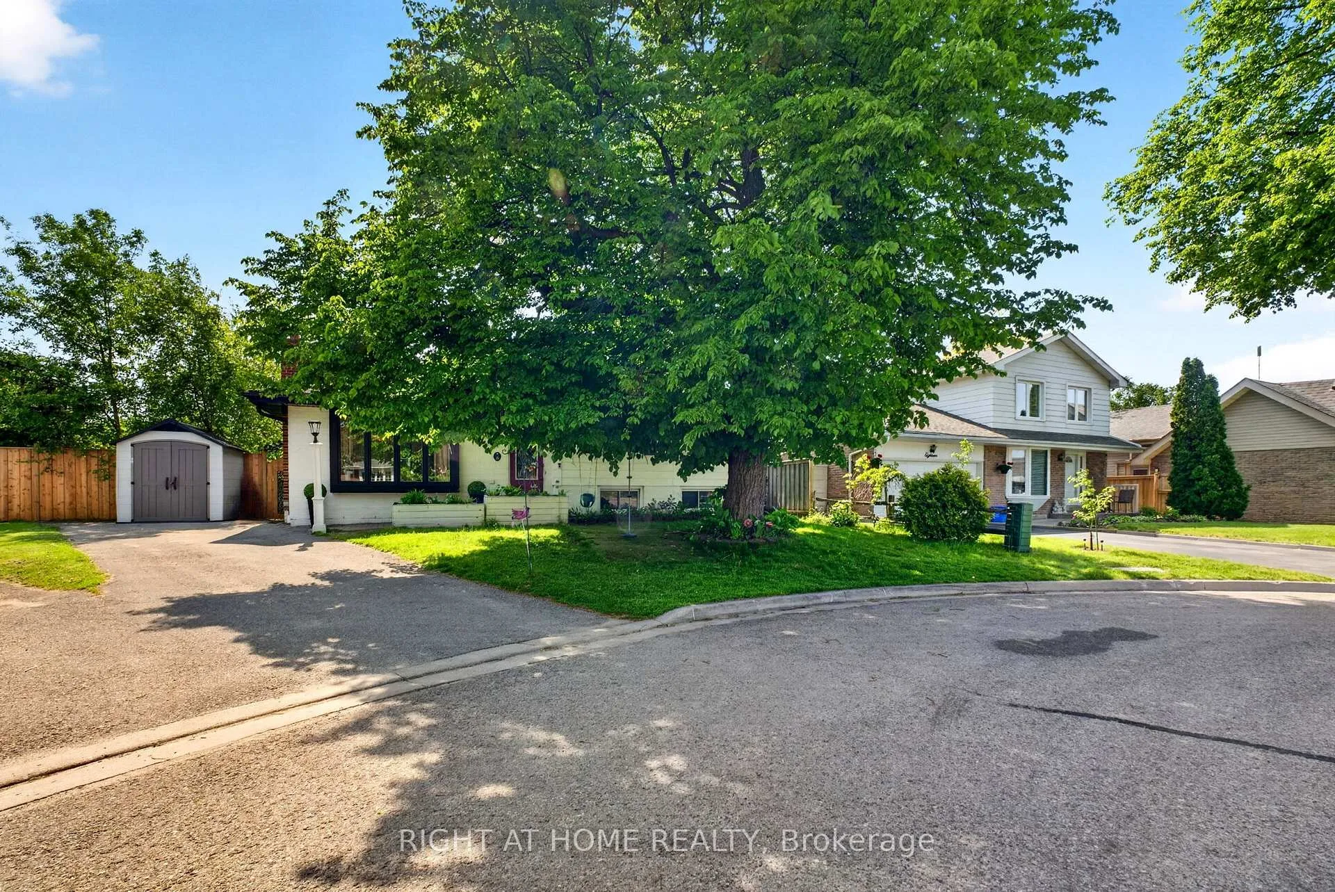 Photo 3 of 20 Cardiff Court, Whitby, Lynde Creek — HOMEH