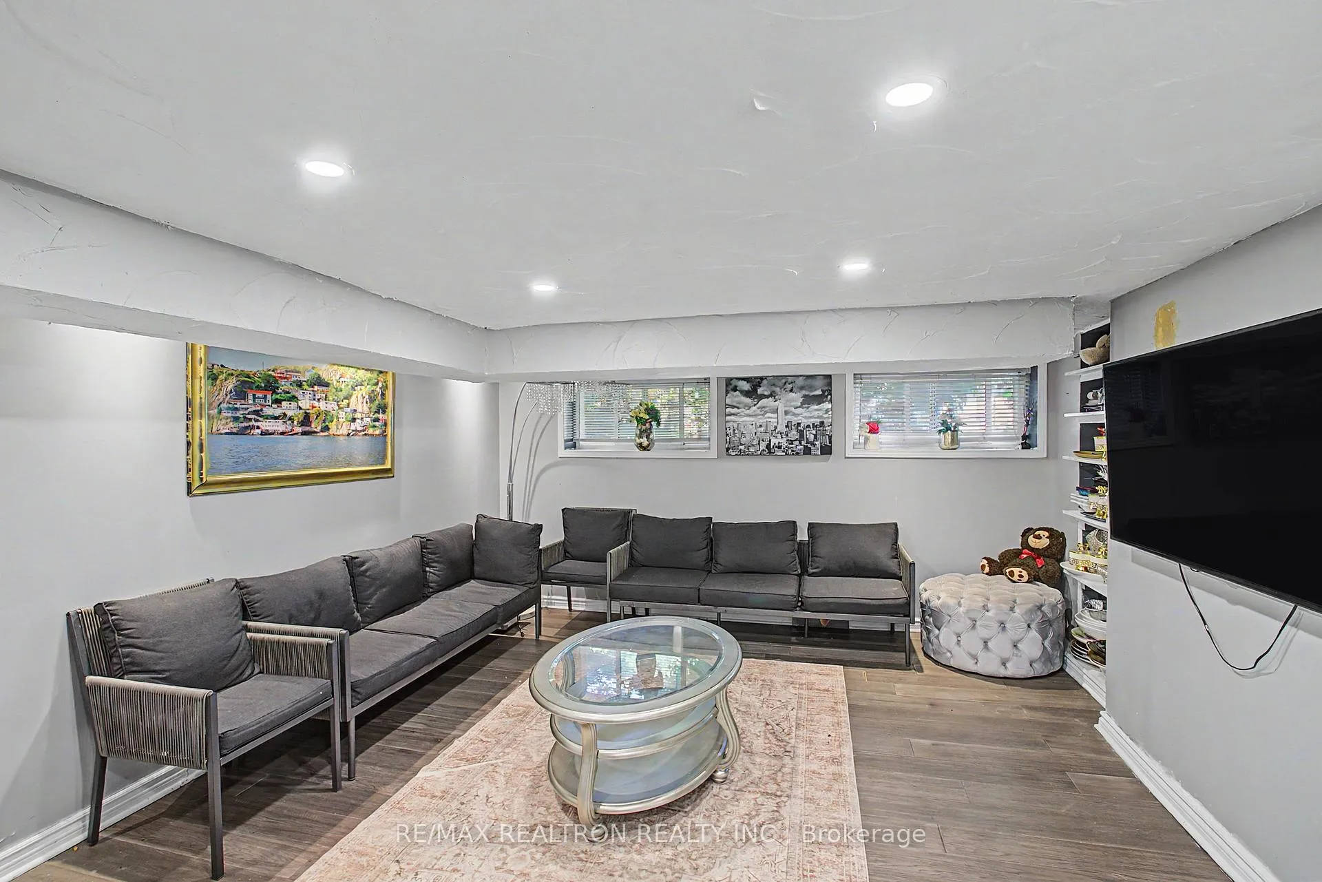 Photo 9 of 6 Turnbull Road, Ajax, South East — HOMEH