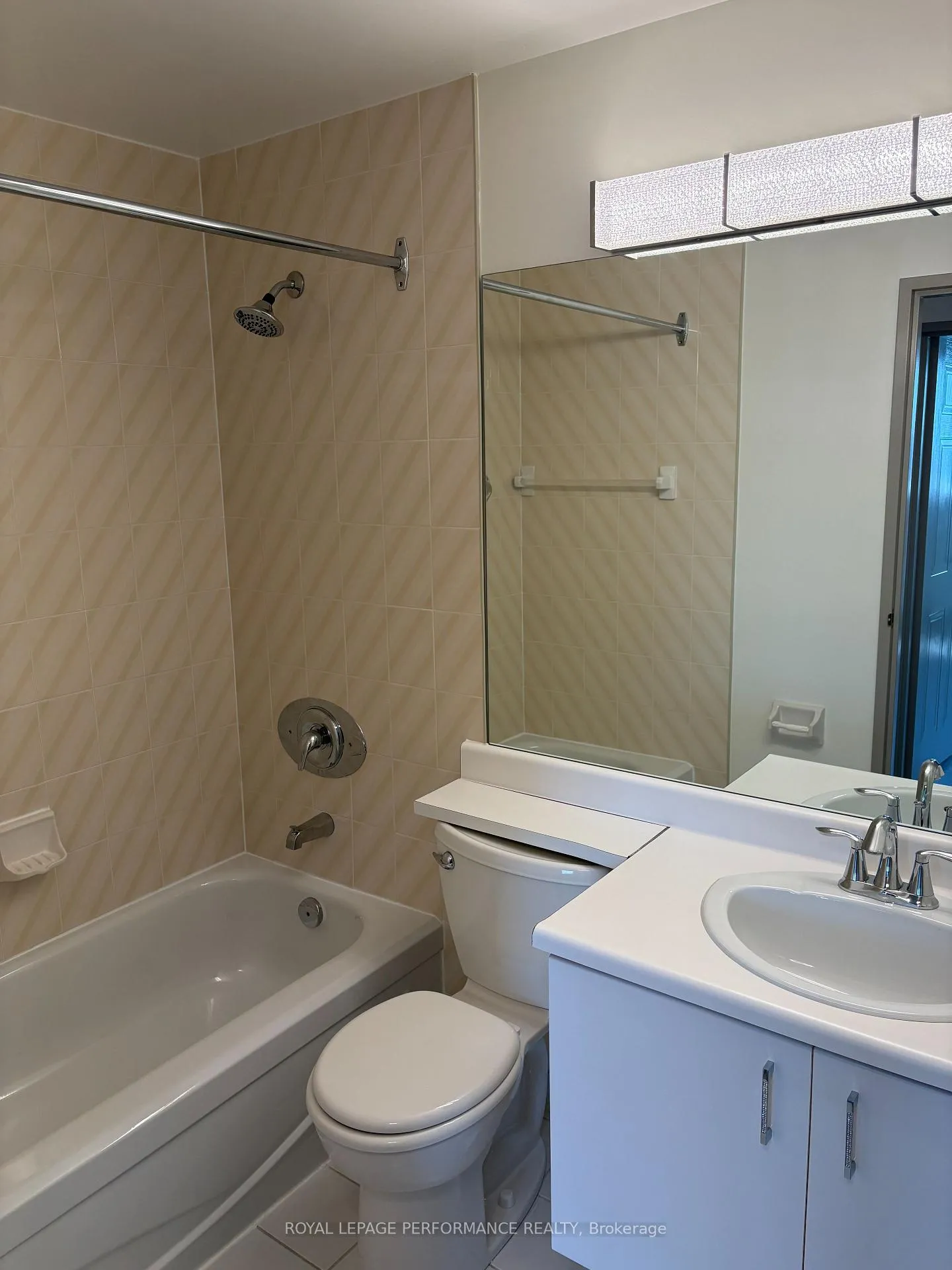 Photo 5 of Unit PH8, 1705 Playfair Drive, Ottawa, Playfair Park — HOMEH