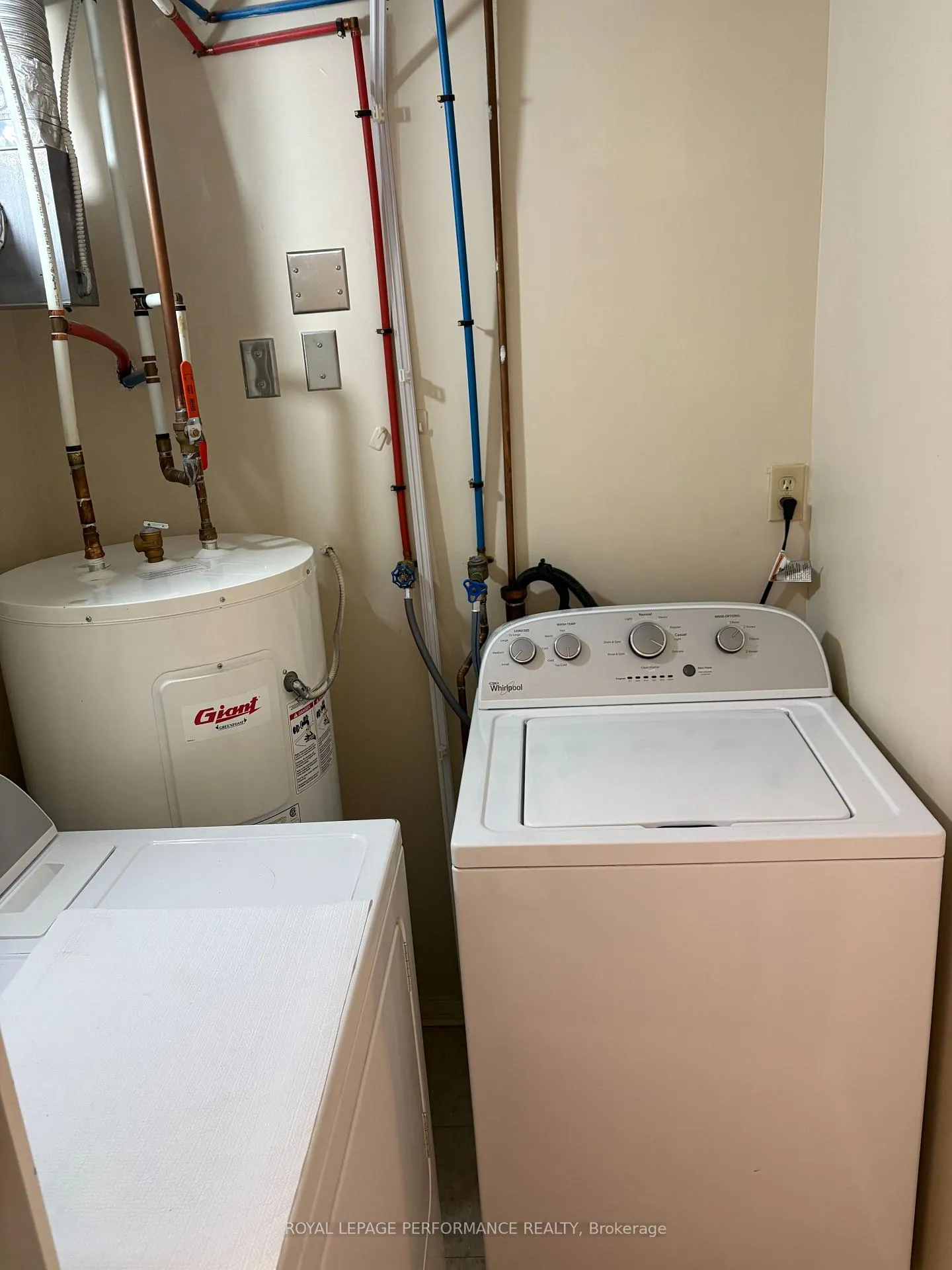 Photo 6 of Unit PH8, 1705 Playfair Drive, Ottawa, Playfair Park — HOMEH