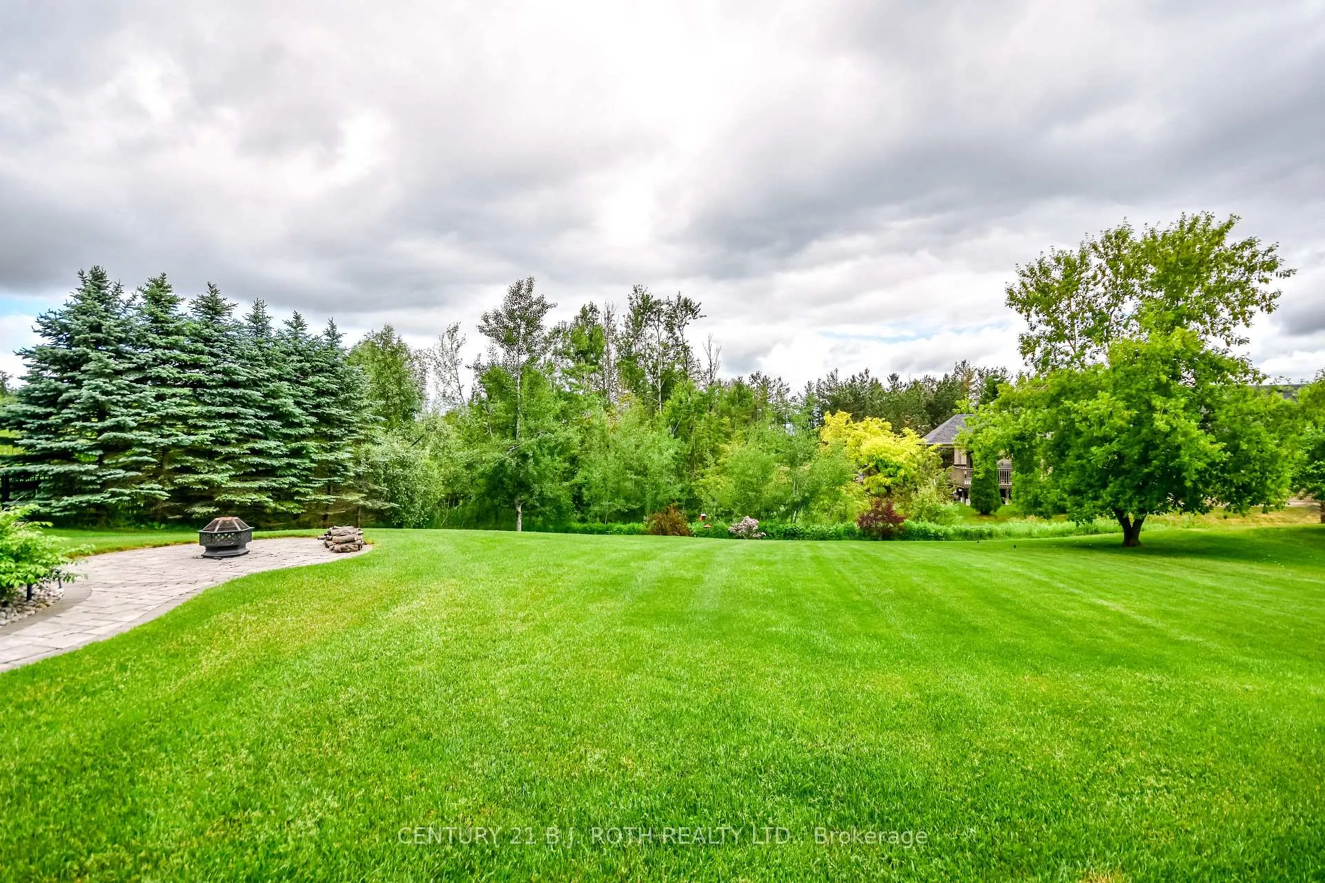 Photo 11 of 37 Wendat Trail, Springwater, Midhurst — HOMEH