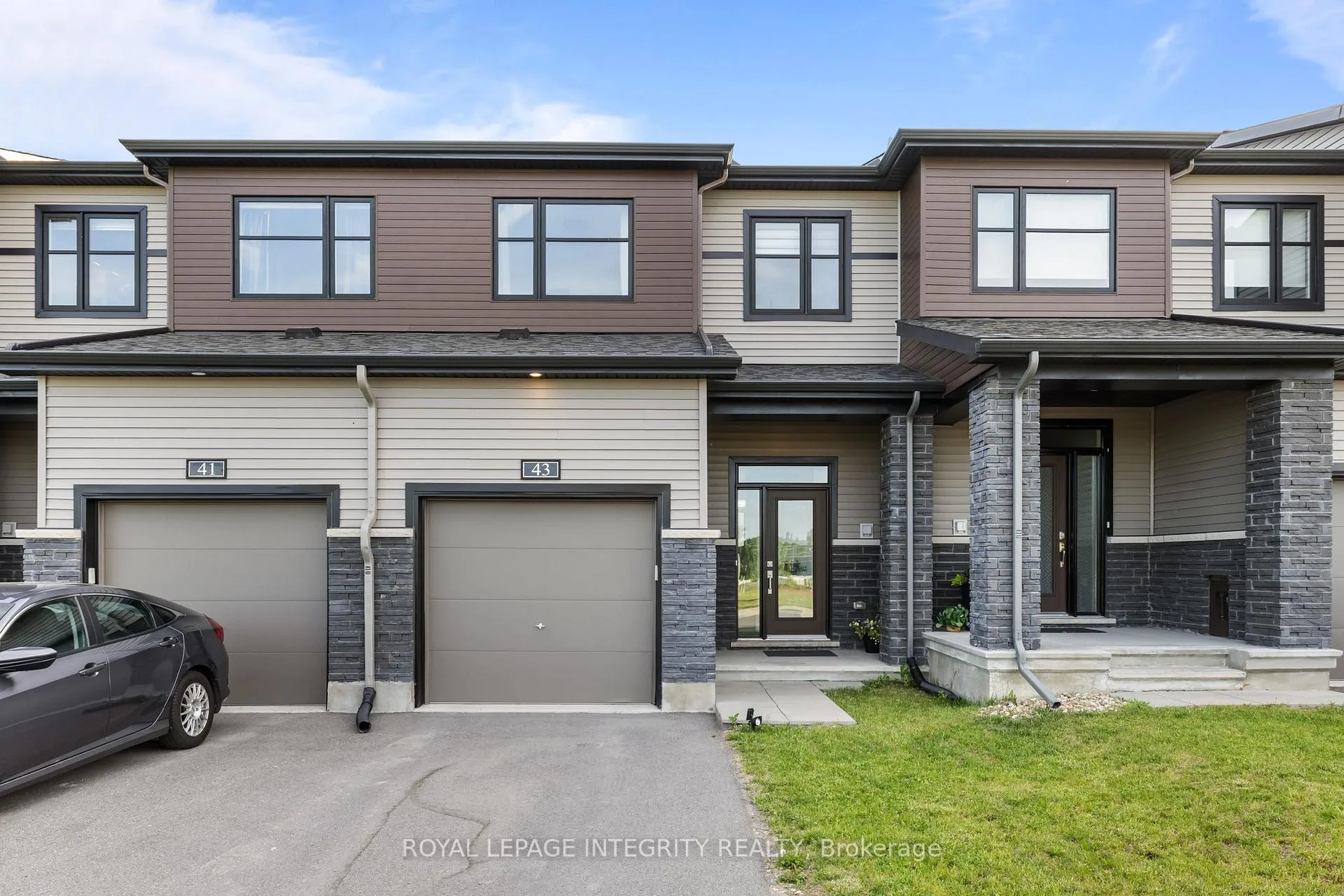 Photo 1 of 43 Finglas Court, Ottawa, Barrhaven - Half Moon Bay — HOMEH