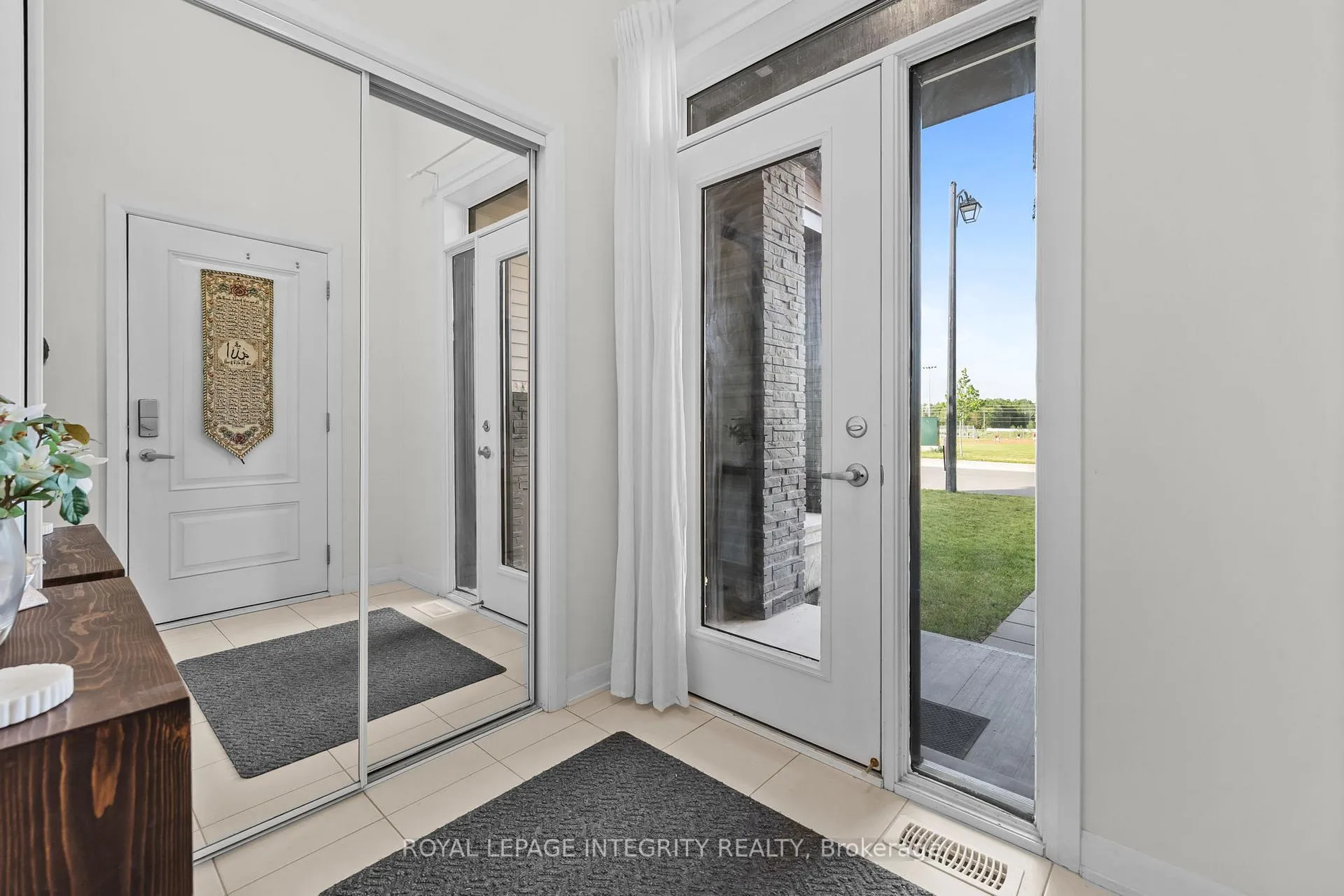 Photo 2 of 43 Finglas Court, Ottawa, Barrhaven - Half Moon Bay — HOMEH