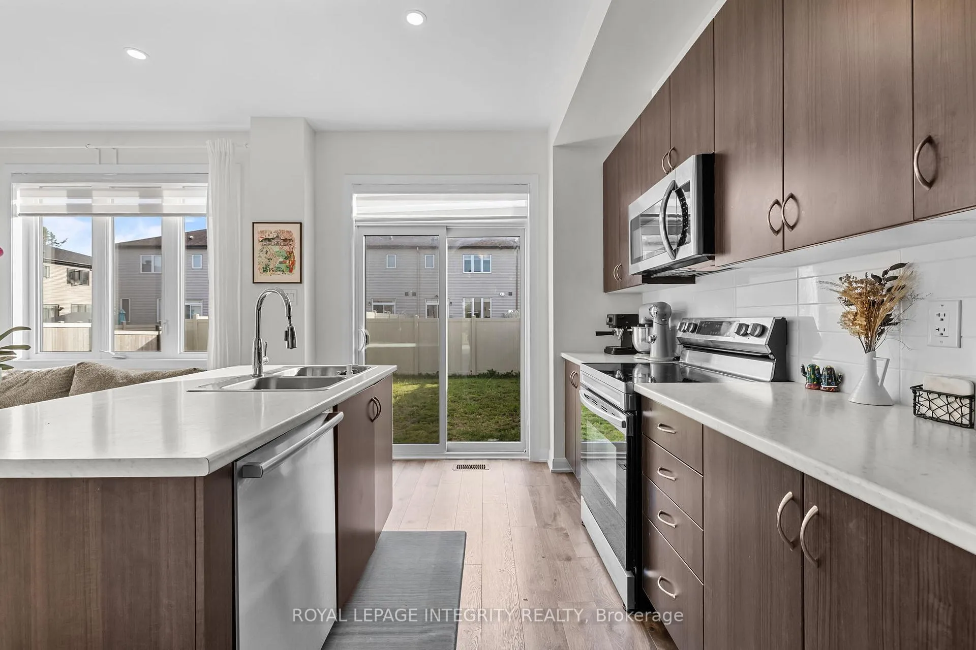 Photo 10 of 43 Finglas Court, Ottawa, Barrhaven - Half Moon Bay — HOMEH