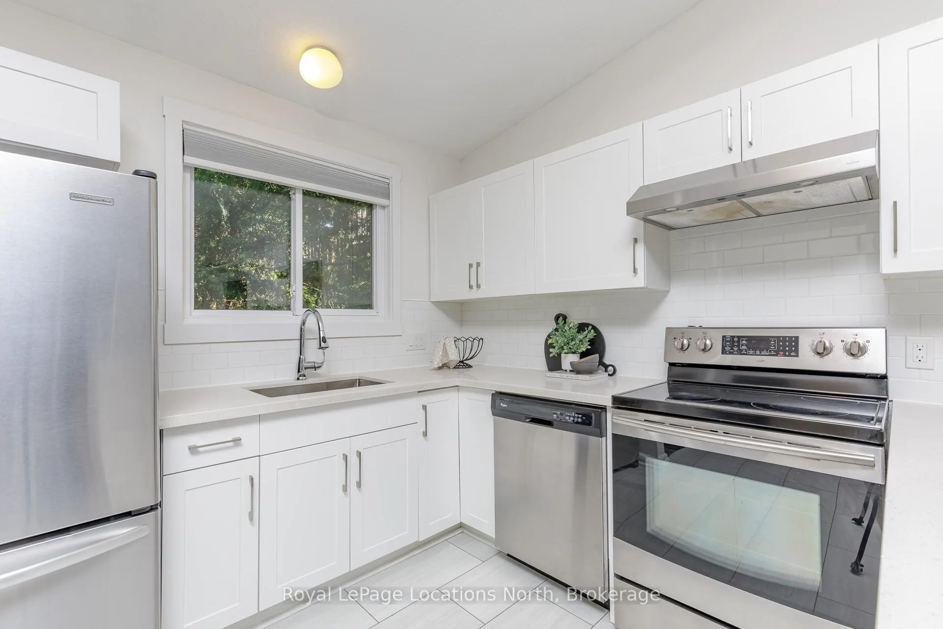 Photo 11 of 5 Dawson Drive, Collingwood — HOMEH