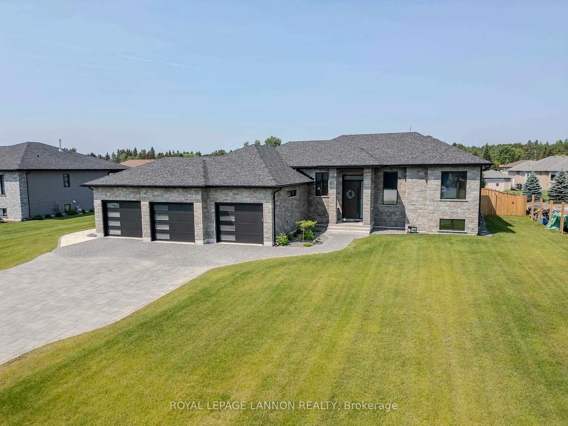 Photo 1 of 2111 Magnolia Drive, Thunder Bay, Parkdale — HOMEH