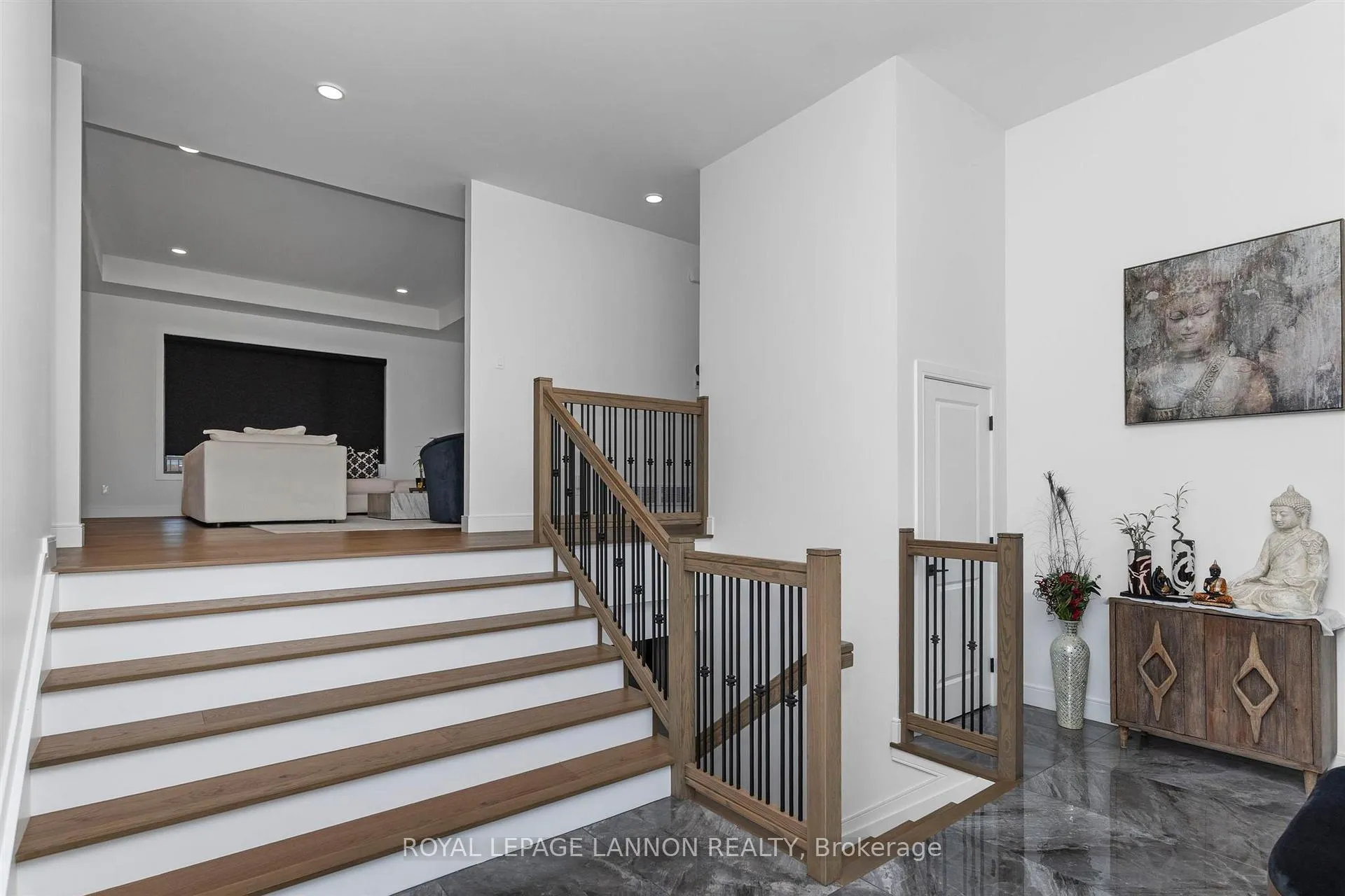 Photo 2 of 2111 Magnolia Drive, Thunder Bay, Parkdale — HOMEH