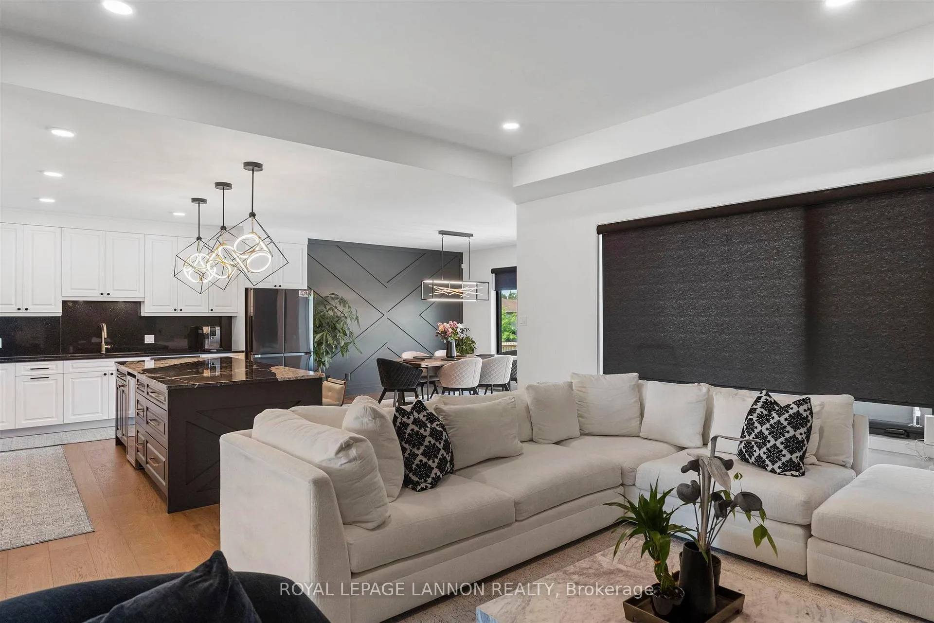 Photo 4 of 2111 Magnolia Drive, Thunder Bay, Parkdale — HOMEH